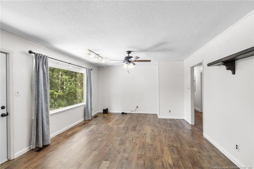 Family Room - 6432 Easthampton Road, Fayetteville, NC 28314, Fayetteville