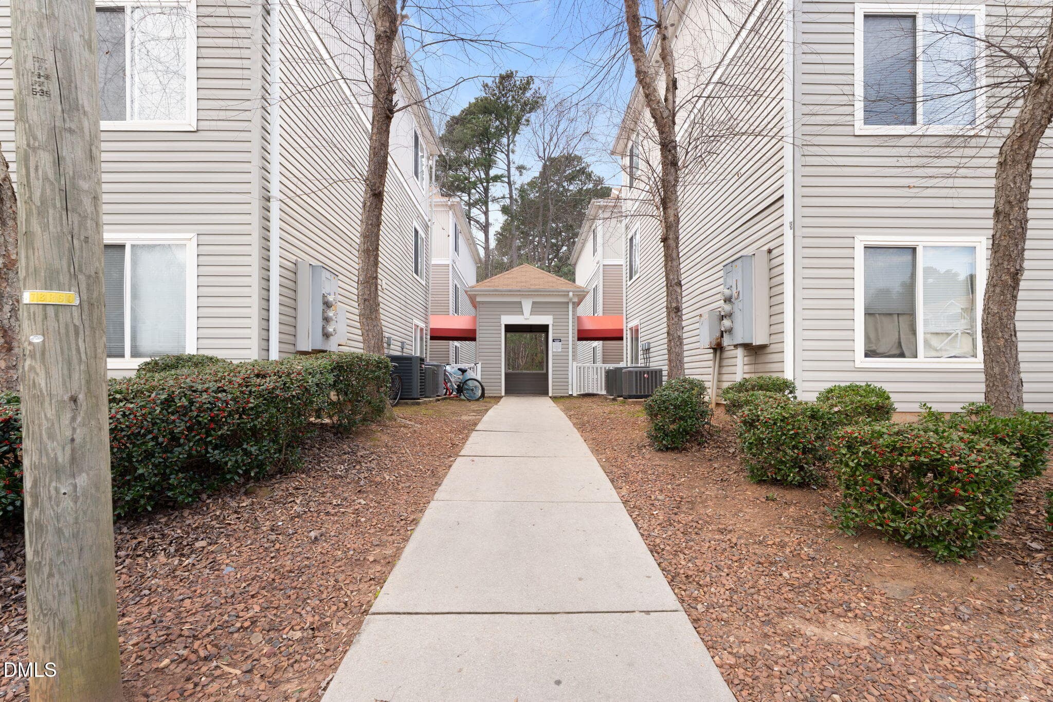 2-web-or-mls-DSC05573 - 1420 Collegiate Circle 102, Raleigh, NC 27606, Raleigh
