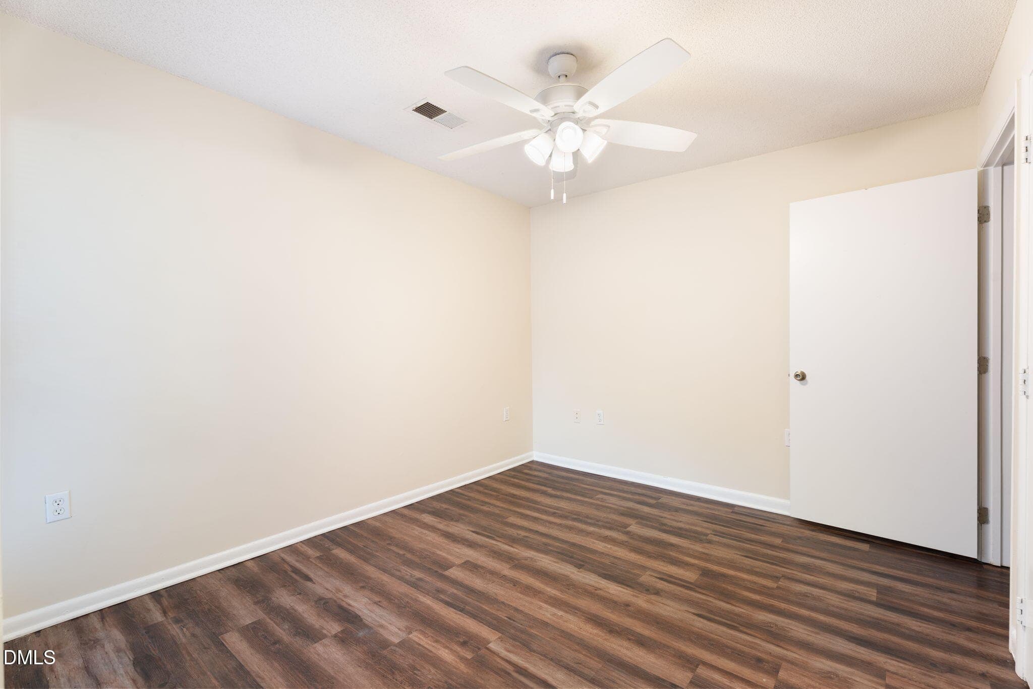 6-web-or-mls-DSC05438 - 1420 Collegiate Circle 102, Raleigh, NC 27606, Raleigh