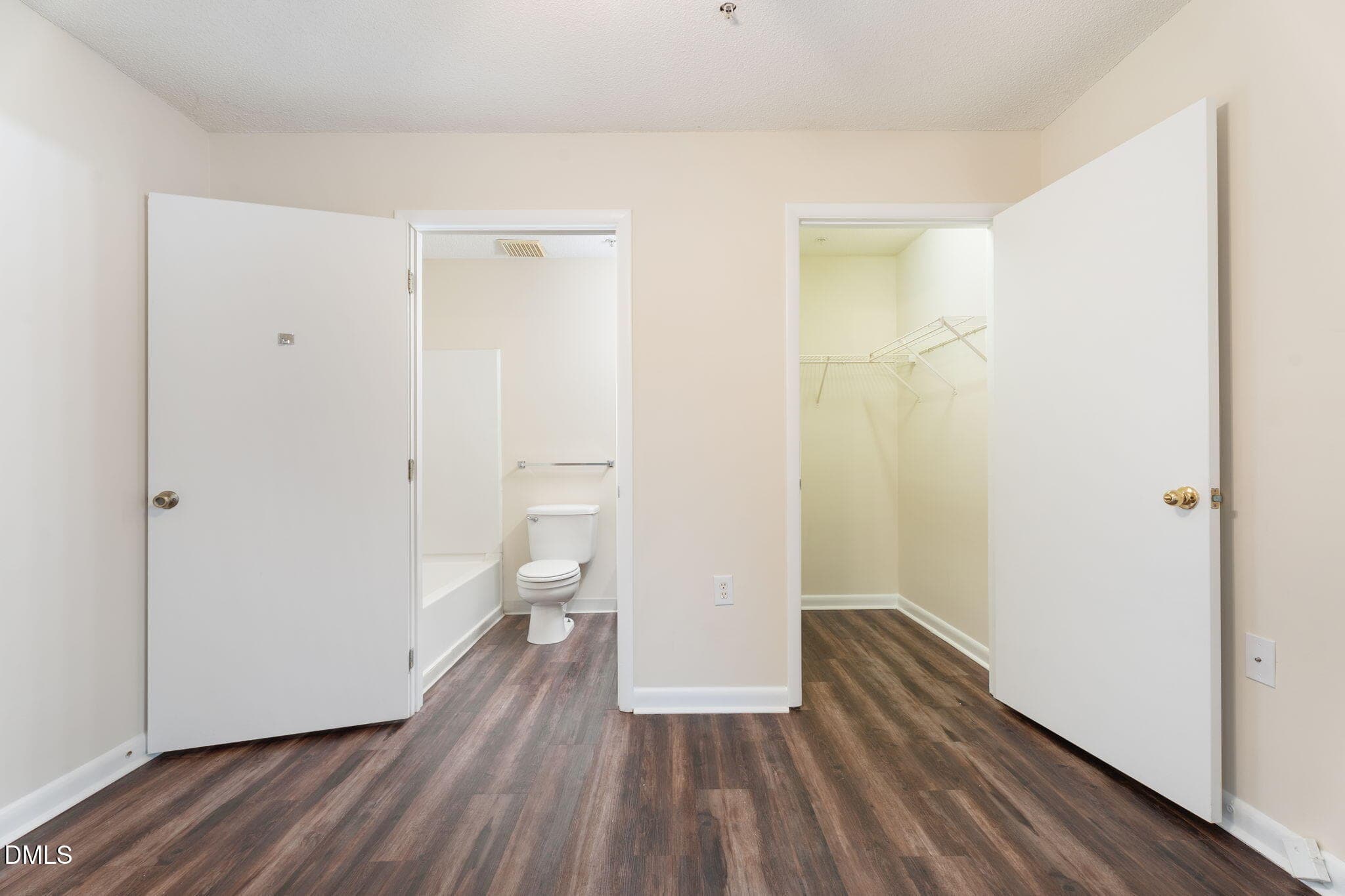 20-web-or-mls-DSC05508 - 1420 Collegiate Circle 102, Raleigh, NC 27606, Raleigh