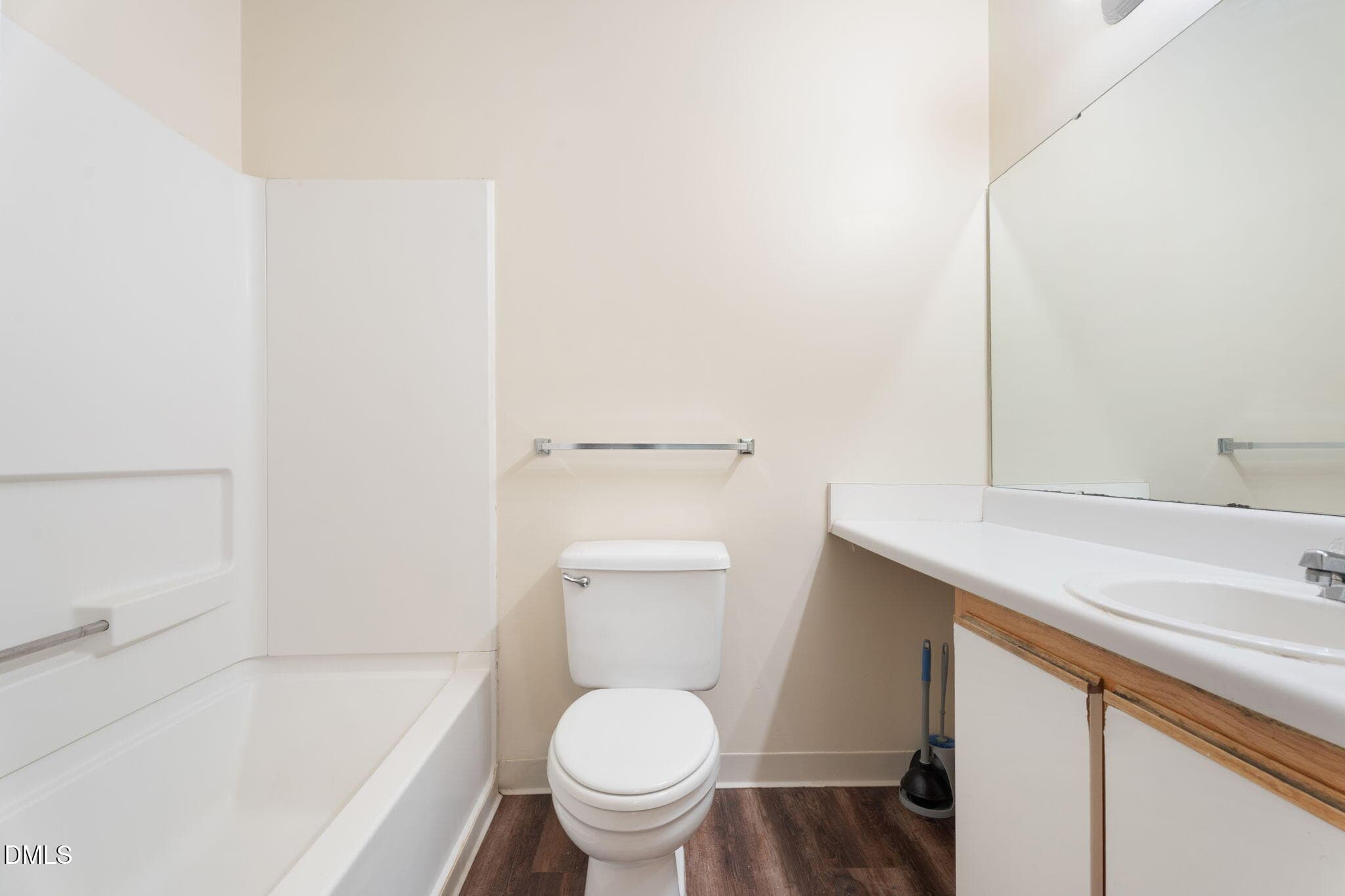 23-web-or-mls-DSC05523 - 1420 Collegiate Circle 102, Raleigh, NC 27606, Raleigh