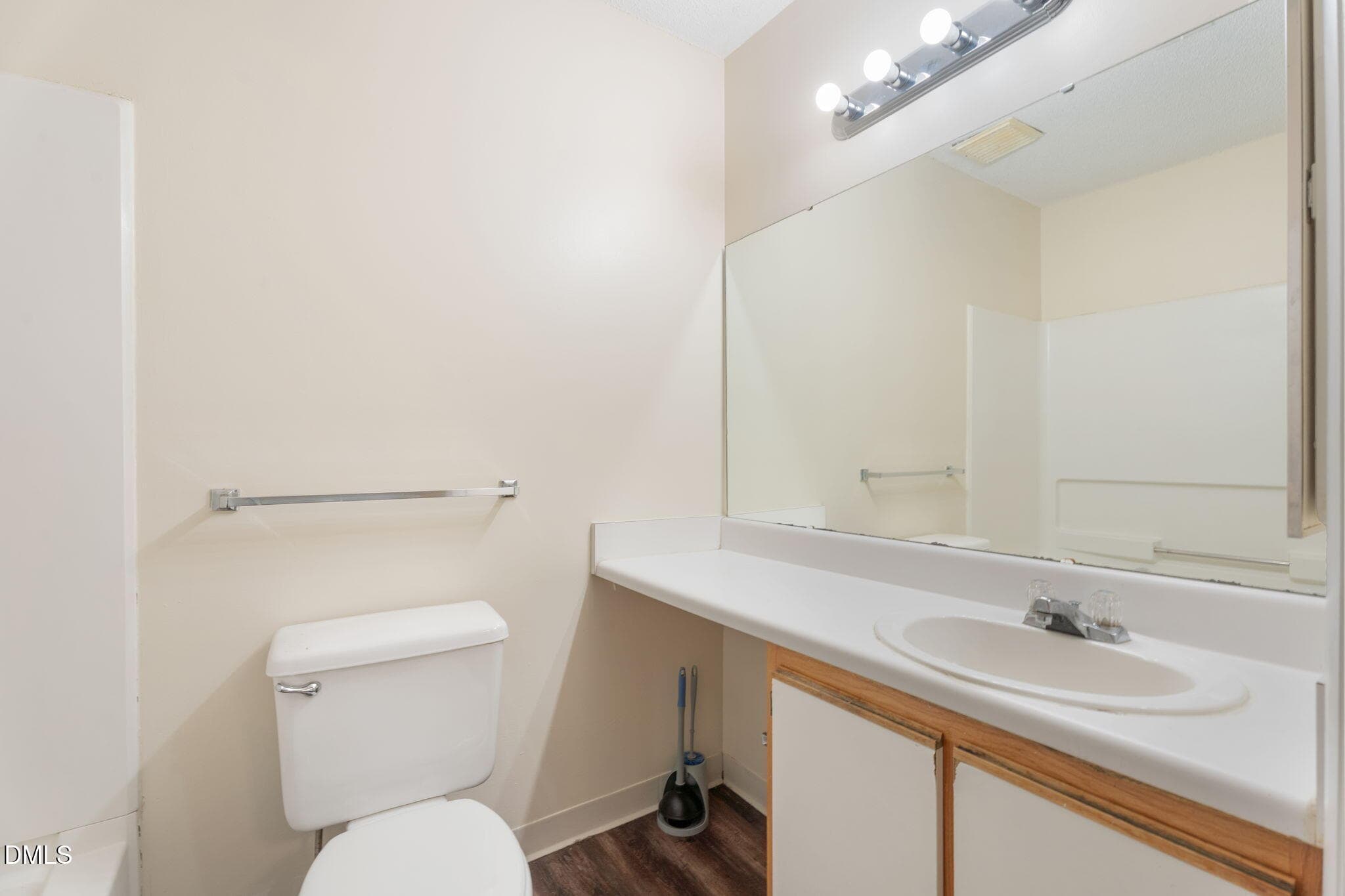 24-web-or-mls-DSC05528 - 1420 Collegiate Circle 102, Raleigh, NC 27606, Raleigh