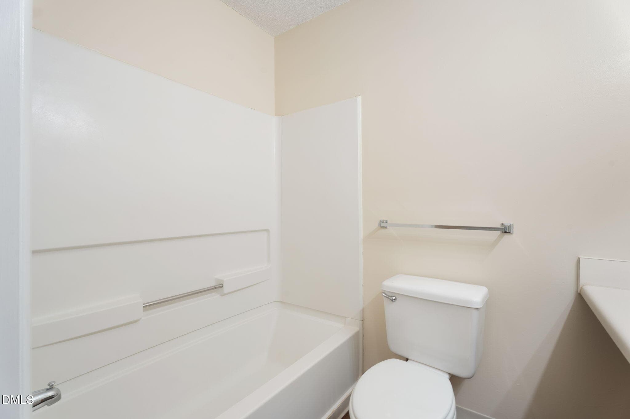 25-web-or-mls-DSC05533 - 1420 Collegiate Circle 102, Raleigh, NC 27606, Raleigh
