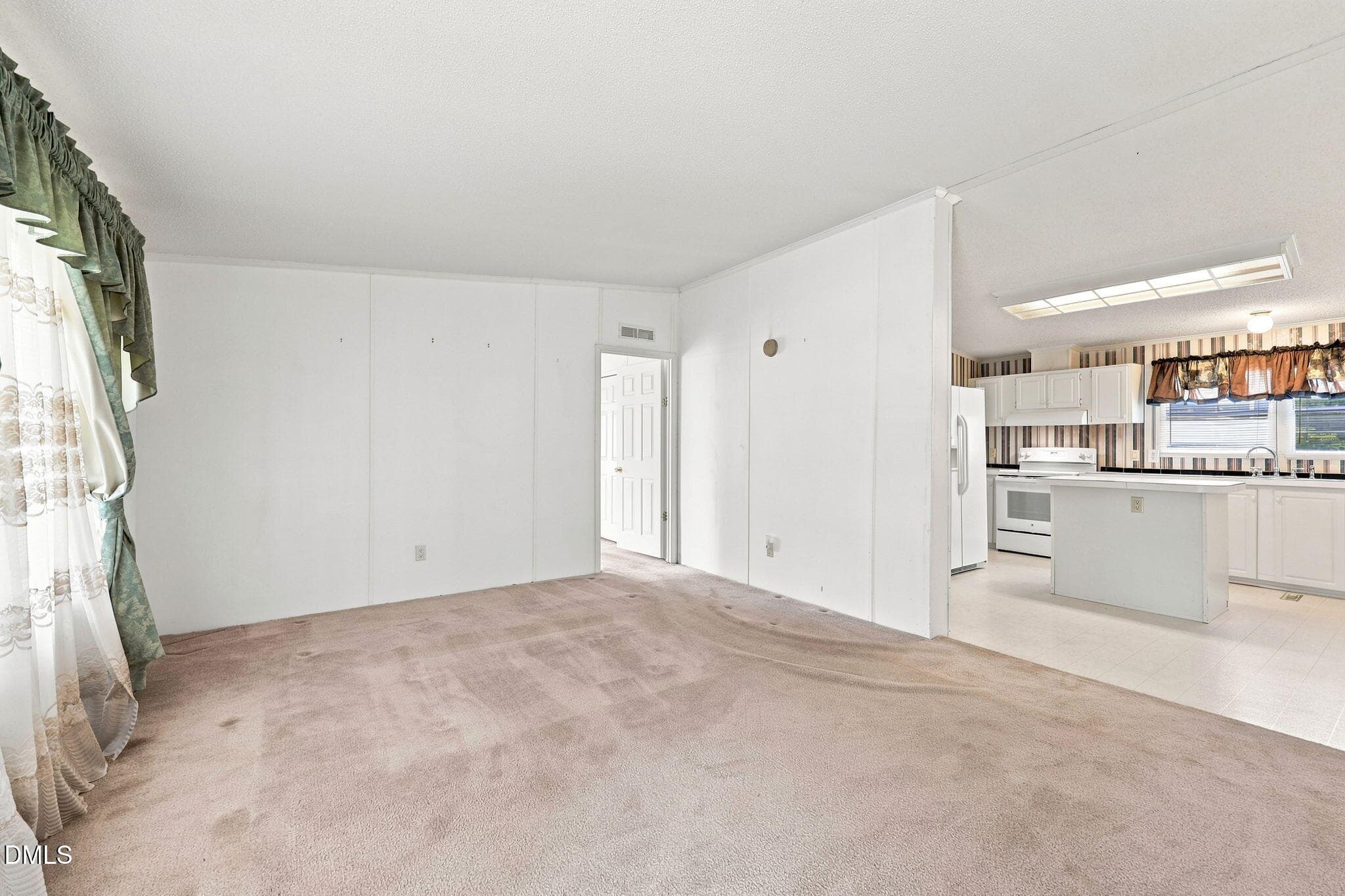 Den - 602 Newton Avenue, Princeville, NC 27886, Princeville