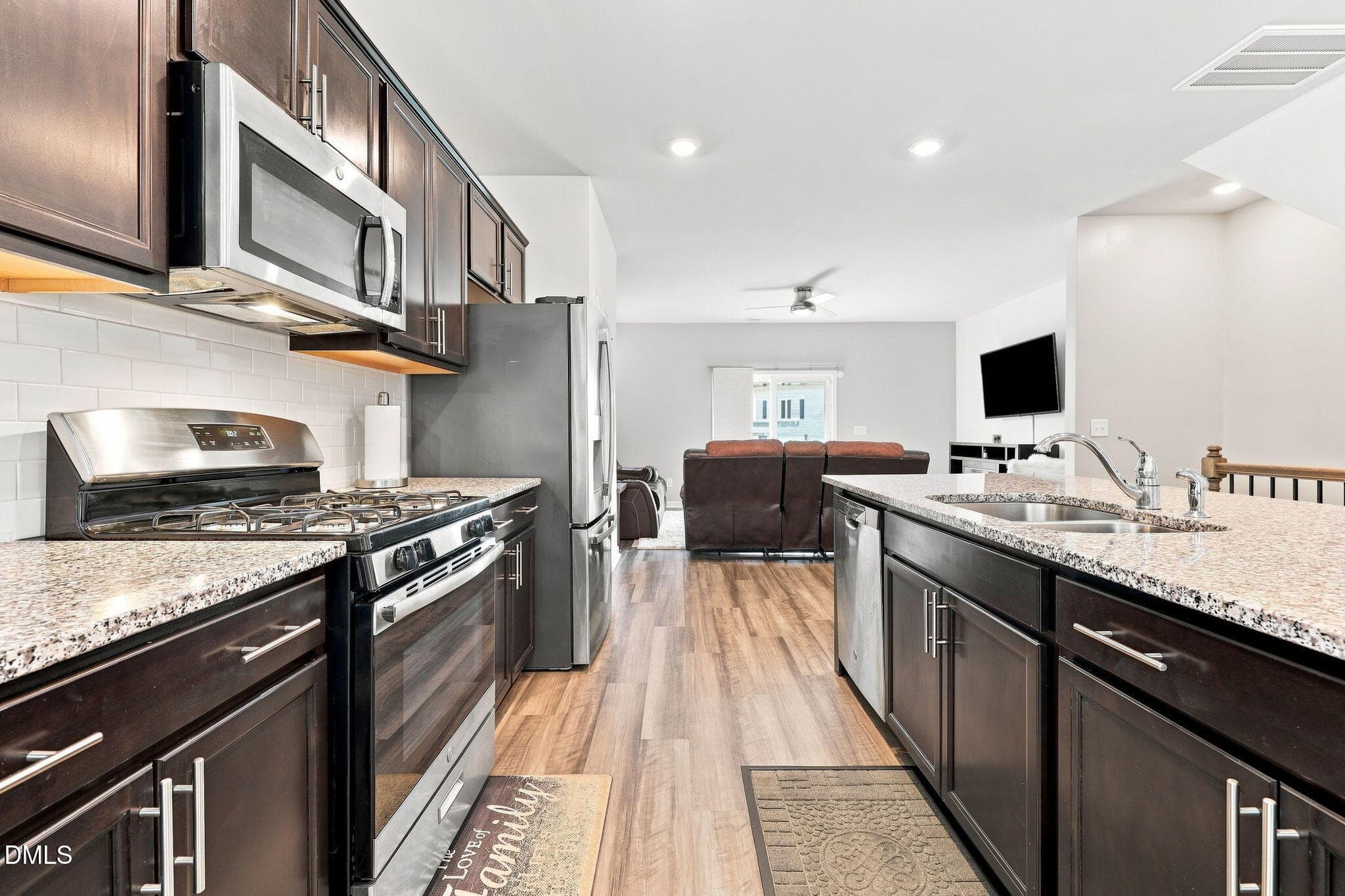 Gas Range - 5937 Illuminate Avenue, Raleigh, NC 27616, Raleigh