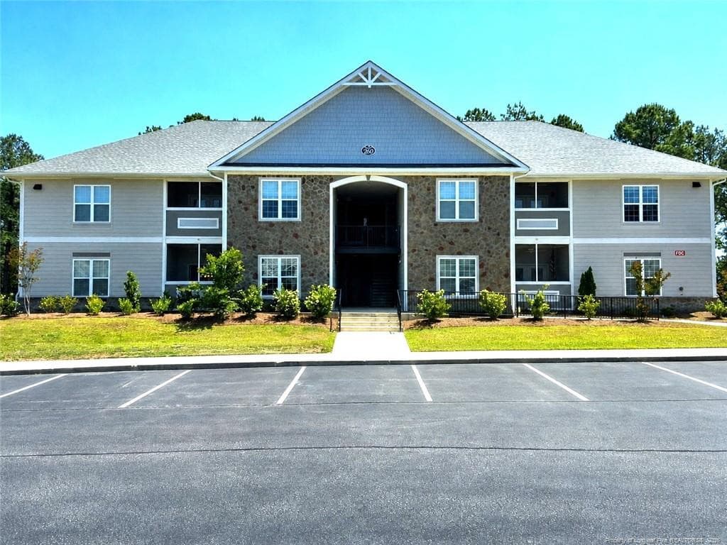 Photo 3 - 260 Gallery Drive, Spring Lake, NC 28390
