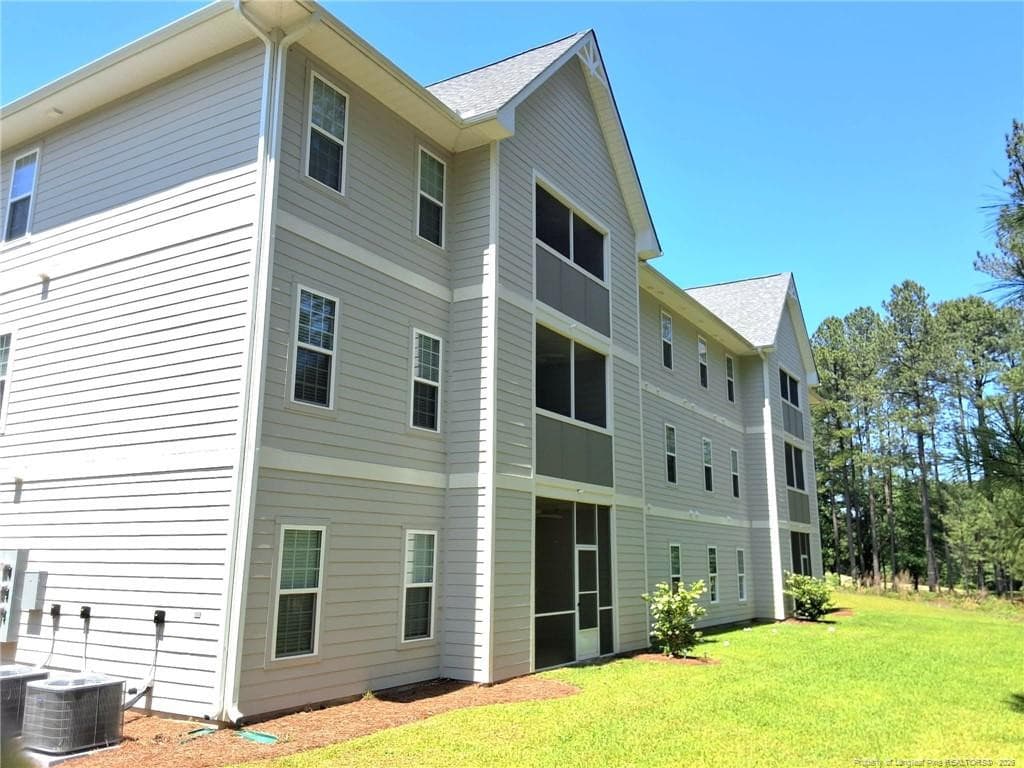 Photo 4 - 260 Gallery Drive, Spring Lake, NC 28390