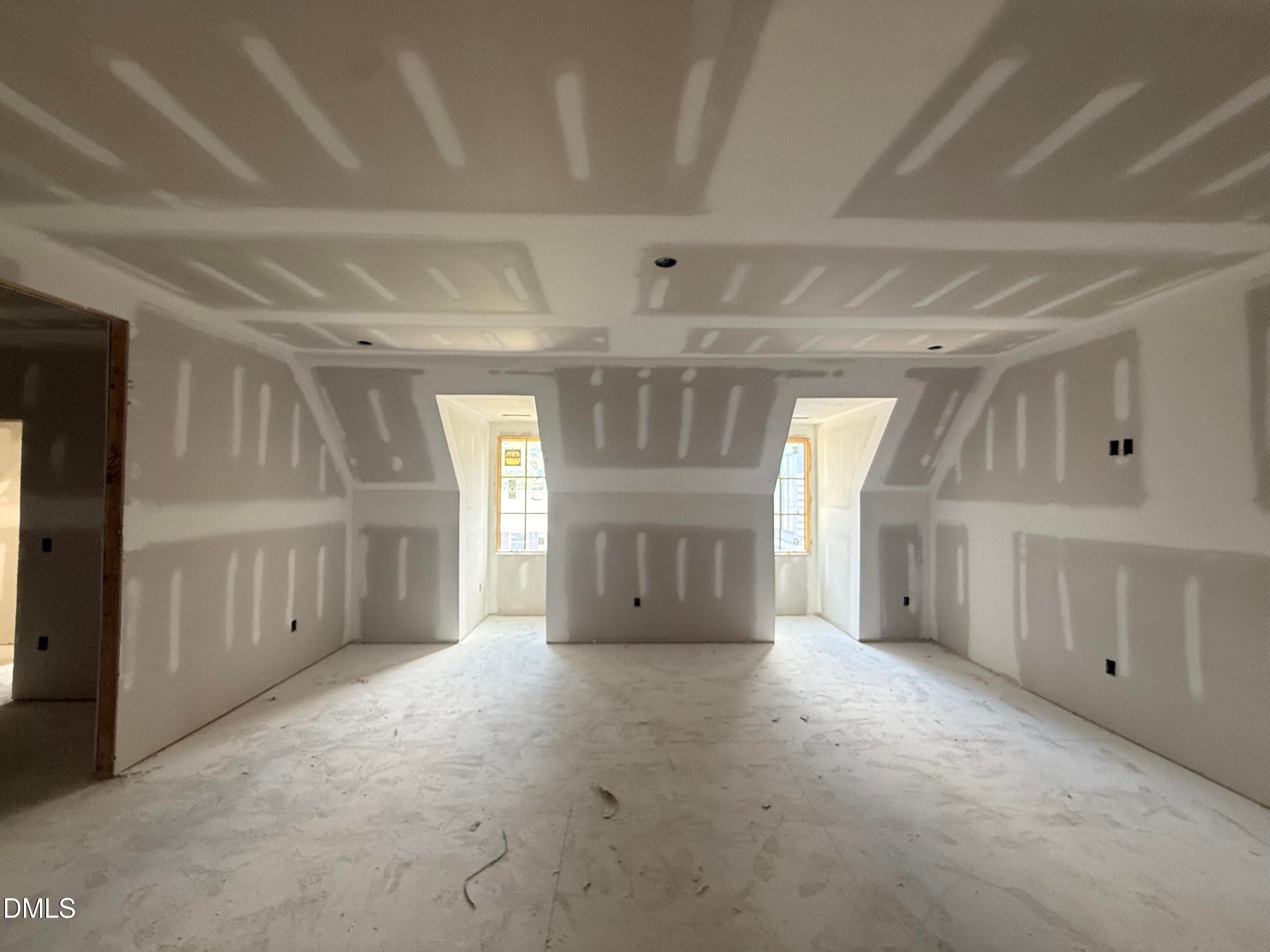 roomup - 1021 Manchester Drive, Raleigh, NC 27609, Raleigh