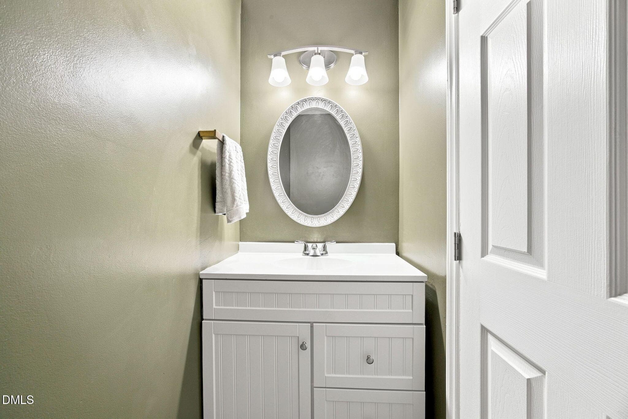13-web-or-mls-484A_005 - 5003 Avenida Del Sol Drive, Raleigh, NC 27616, Raleigh