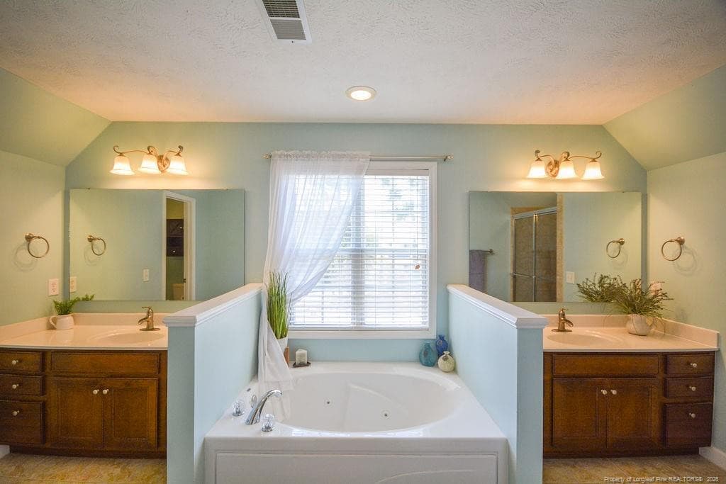 Owner's Bath - 76 Clearwater Harbour, Sanford, NC 27332