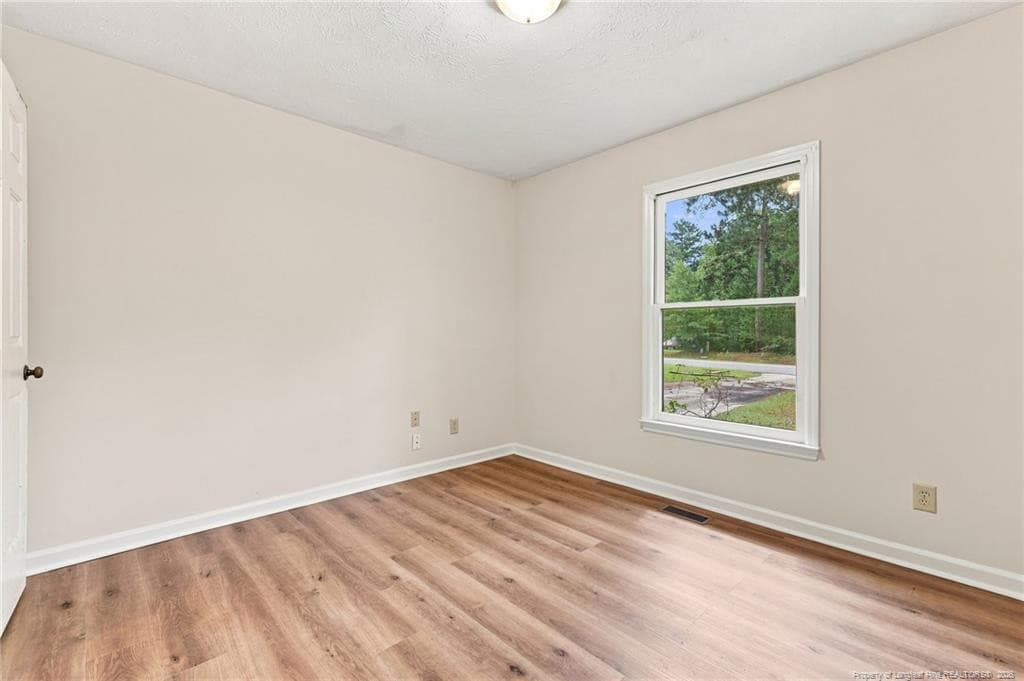 Photo 8 - 924 E Winds Lane, Fayetteville, NC 28311, Fayetteville