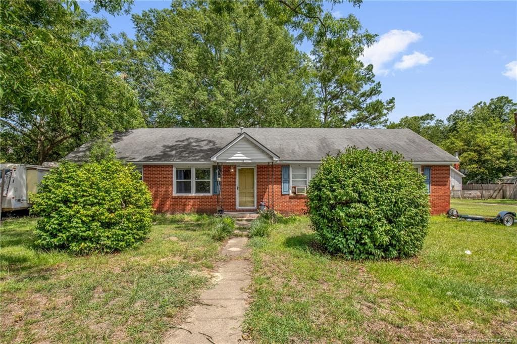 Photo 26 - 318 N Elm Street N, Maxton, NC 28364, Maxton