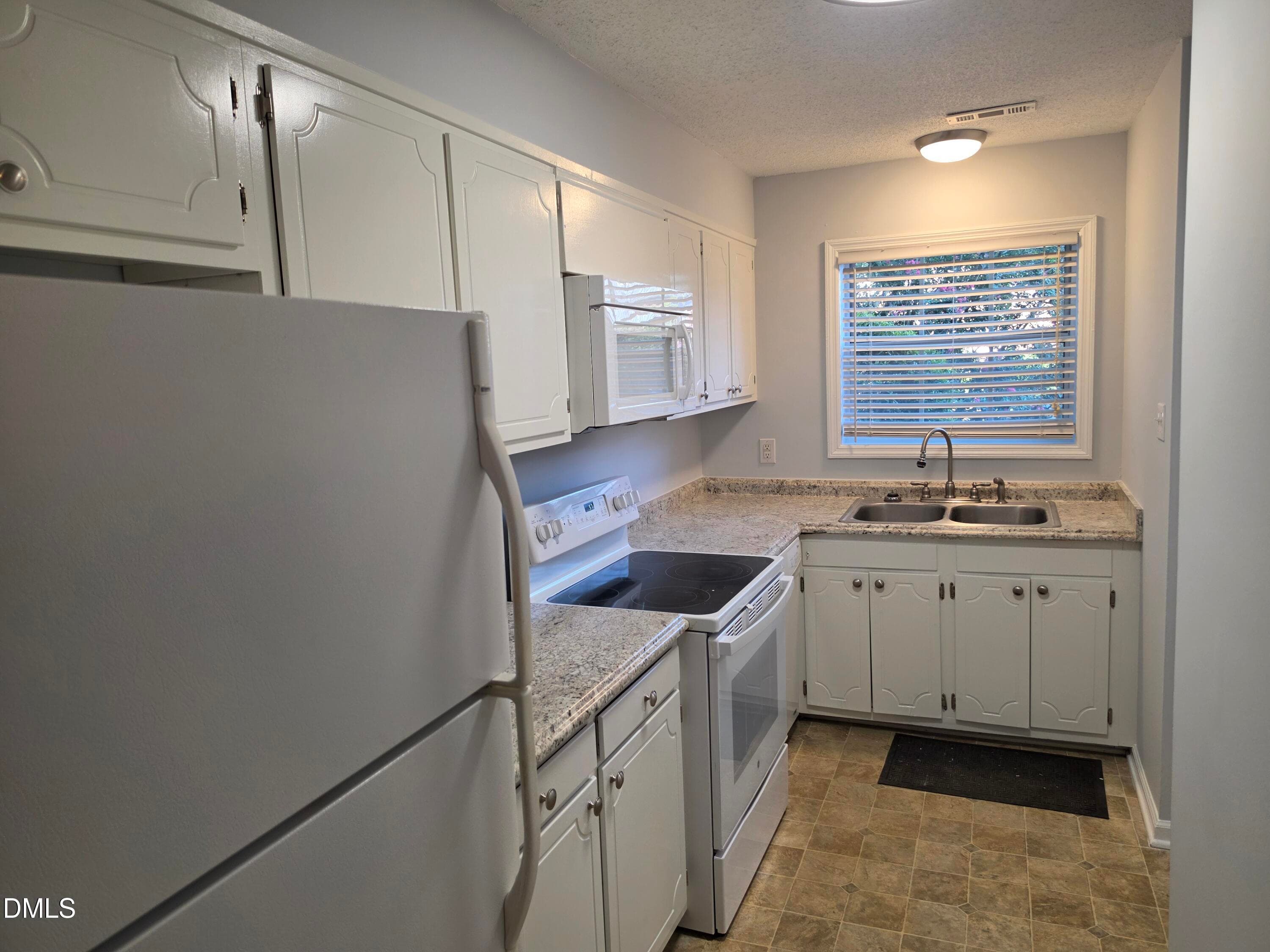 Kitchen - 506 N Greensboro Street Apt 35, Carrboro, NC 27510, Carrboro