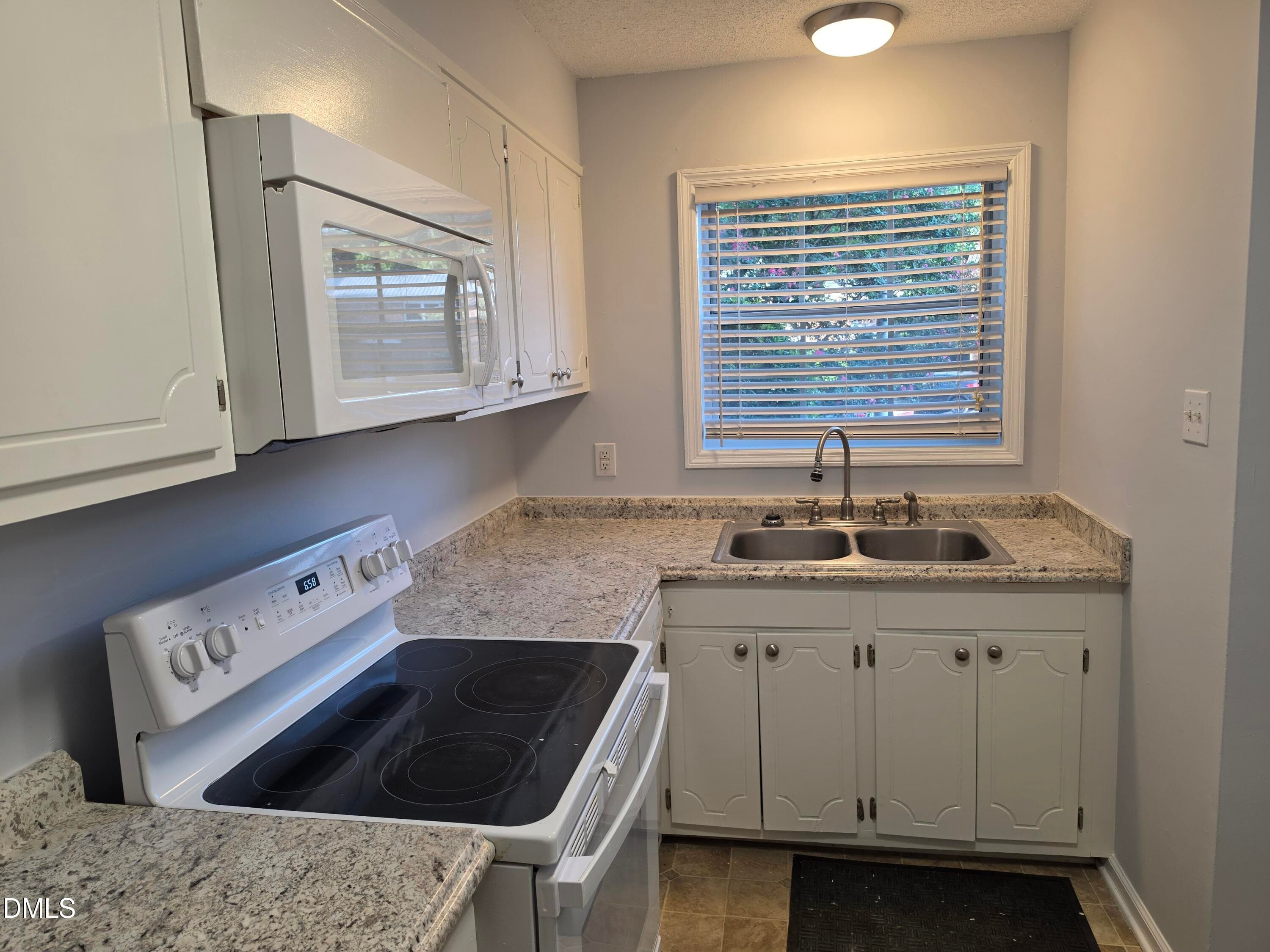 Kitchen - 506 N Greensboro Street Apt 35, Carrboro, NC 27510, Carrboro