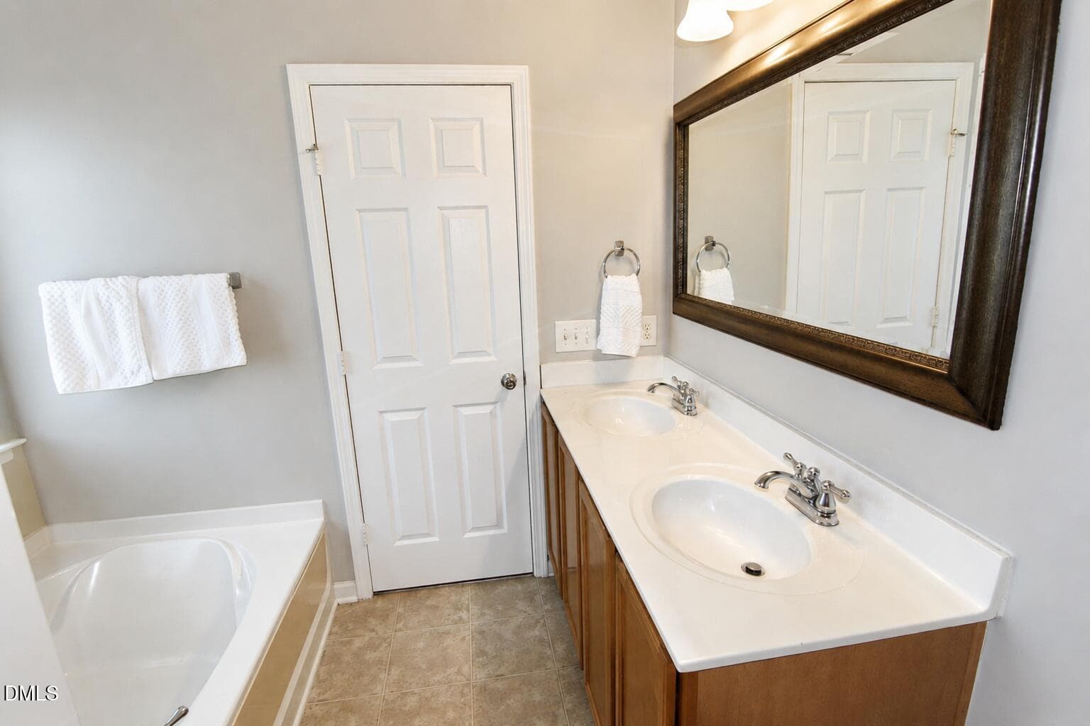 Owners Bath - 2010 Rapid Falls Road, Cary, NC 27519, Cary