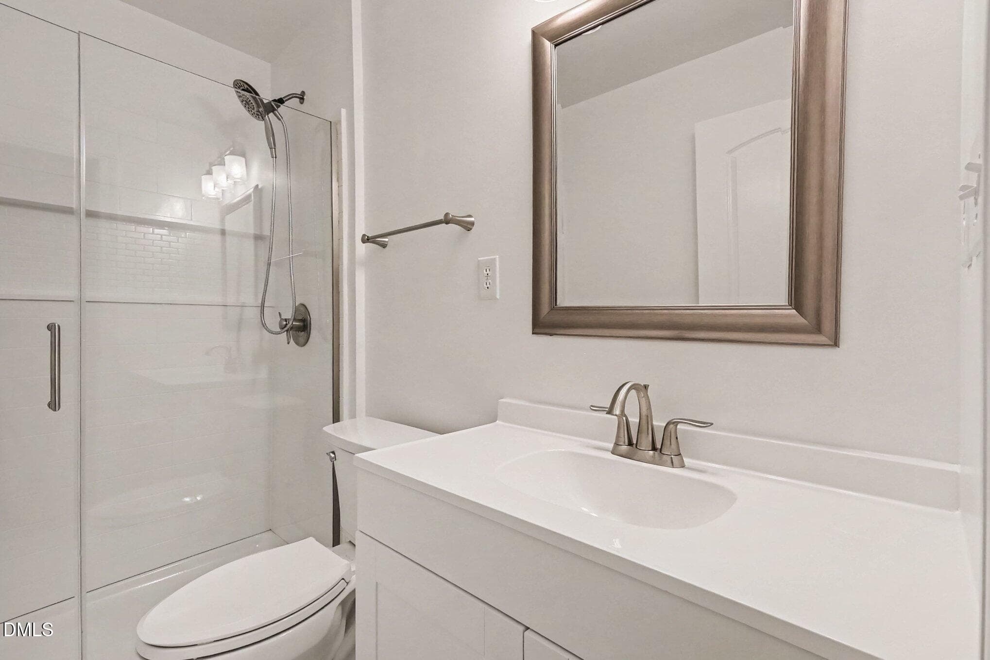 In-law suite Full bath - 4808 Stoneyoak Lane, Raleigh, NC 27610, Raleigh