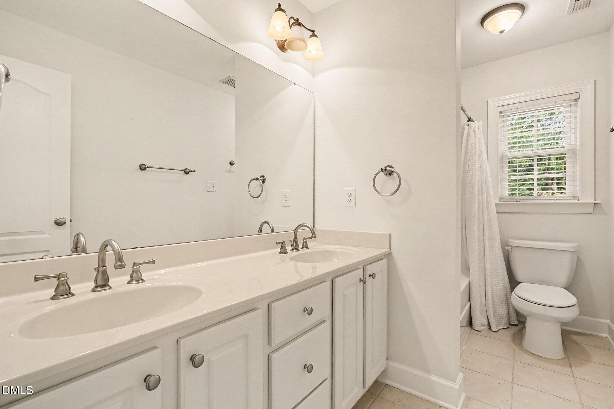 Upstairs Full Bath - 4808 Stoneyoak Lane, Raleigh, NC 27610, Raleigh