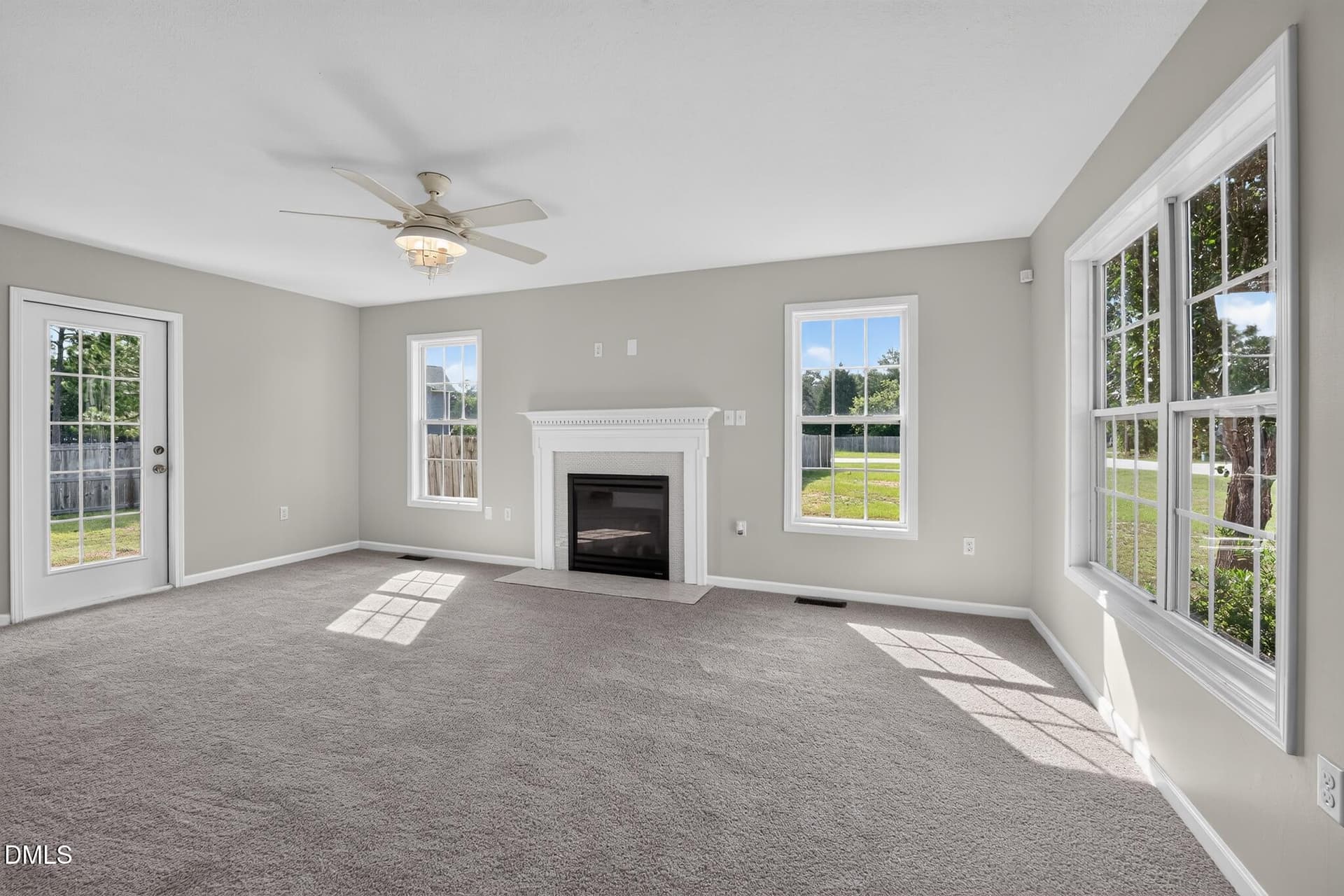 10_50_Summerlin_Dr-Living_room-1319 - 50 Summerlin, Sanford, NC 27332