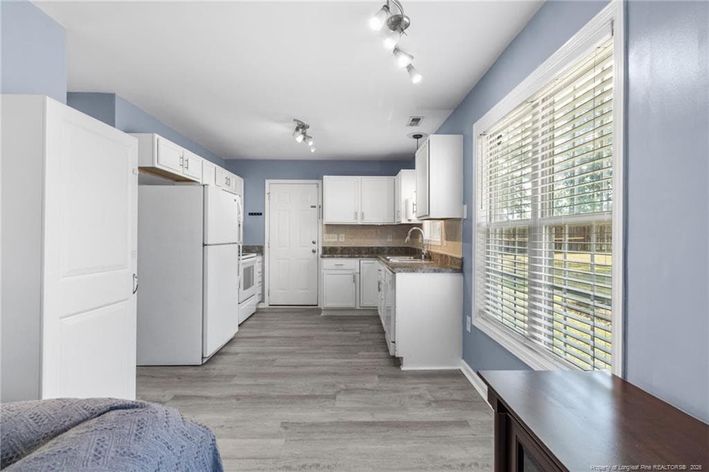 Cross view of Kitchen - 80 Chinkapin Oak Circle, Bunnlevel, NC 28323
