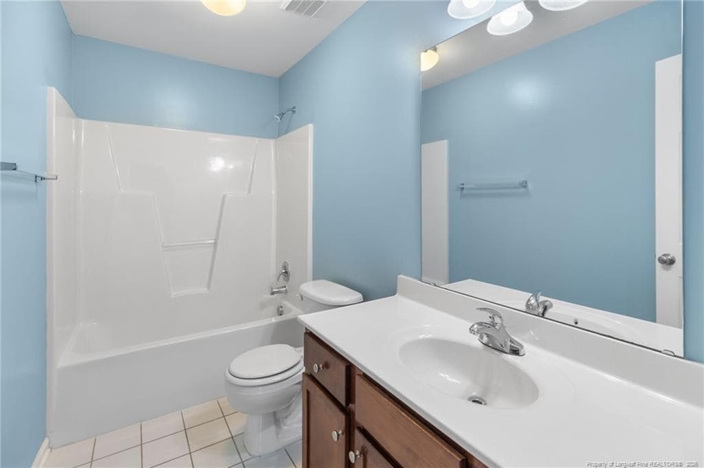 Family Tub and shower - 80 Chinkapin Oak Circle, Bunnlevel, NC 28323