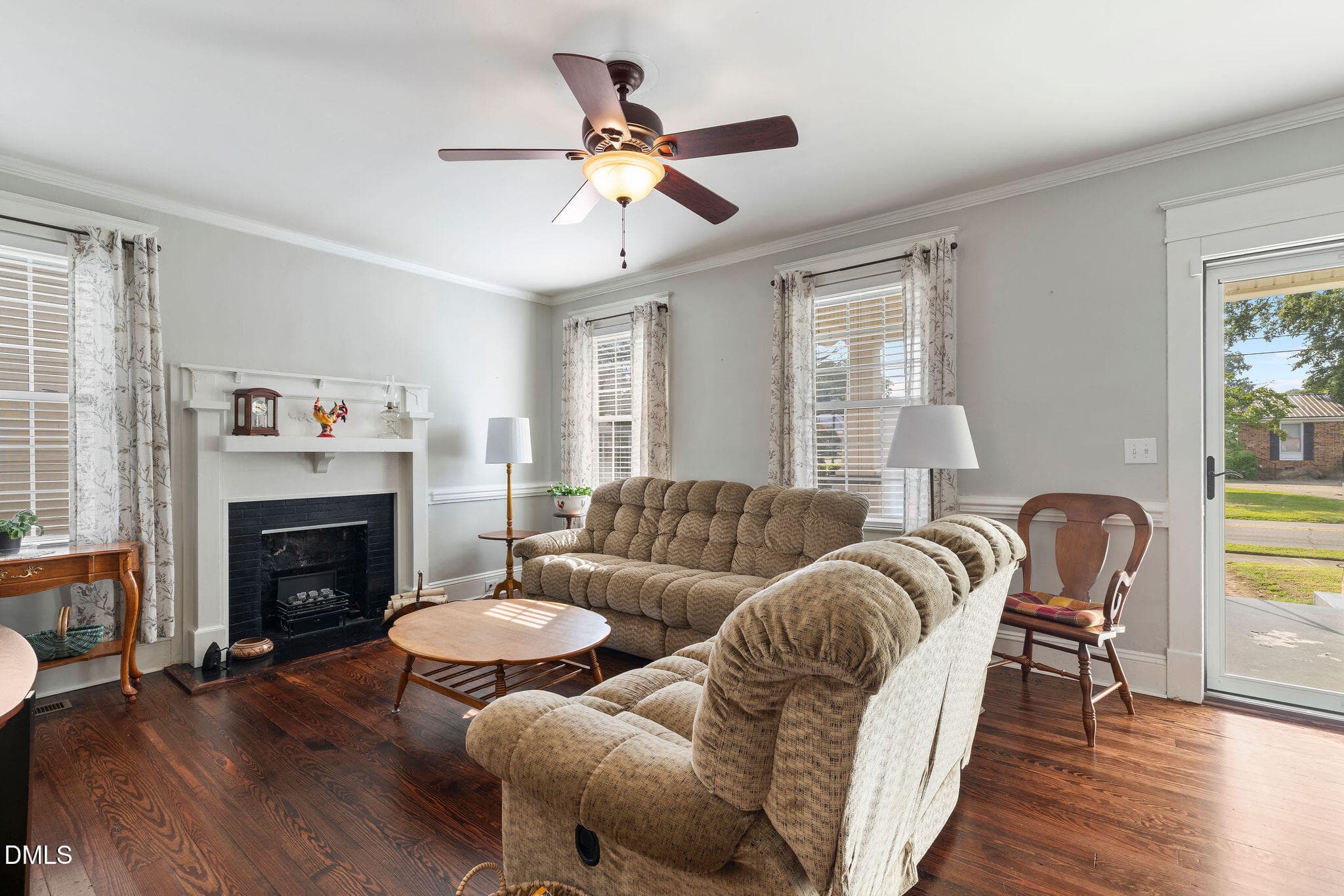 Living Room - 313 N Breazeale Avenue, Mount Olive, NC 28365, Mount Olive