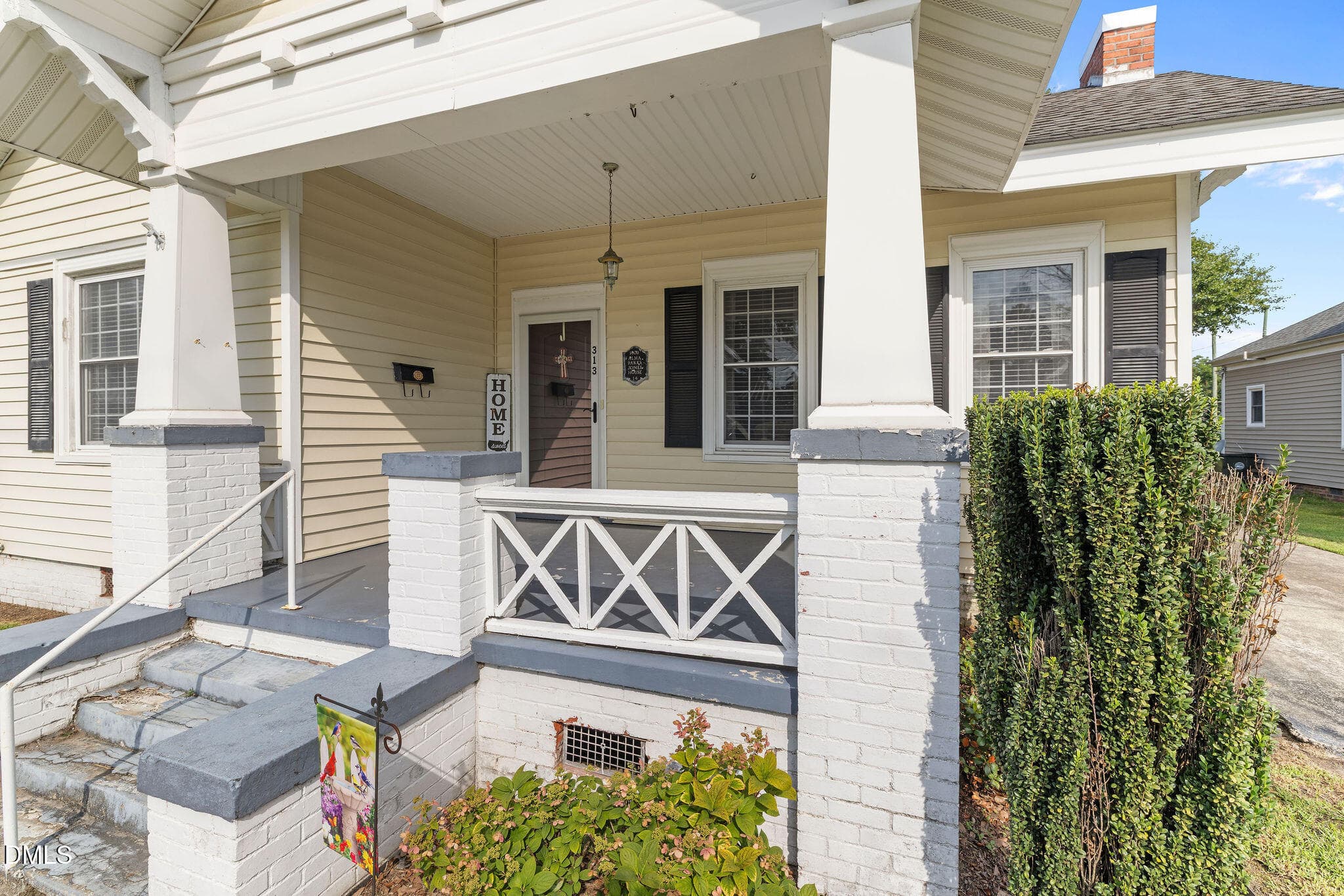 Front Porch - 313 N Breazeale Avenue, Mount Olive, NC 28365, Mount Olive