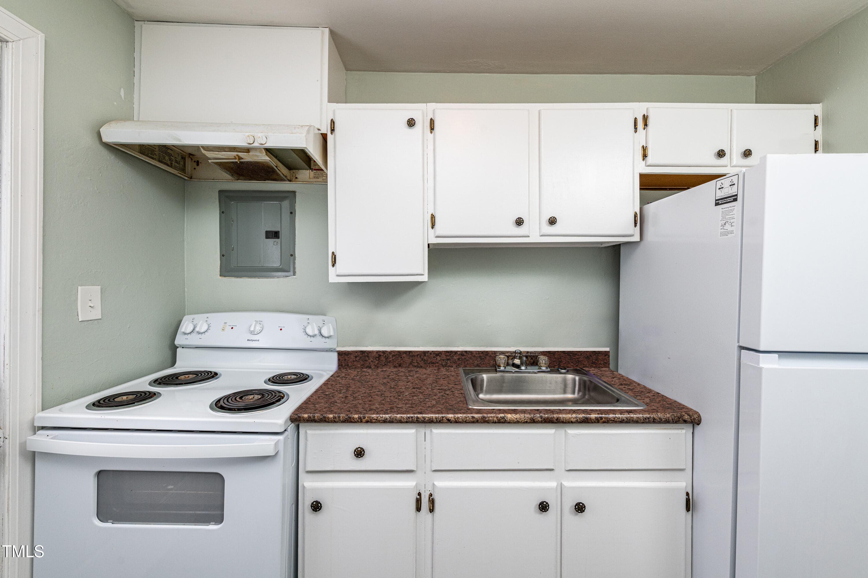 007_Kitchen - 806 Eva Street, Durham, NC 27701