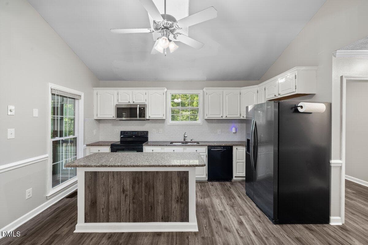 Kitchen full pic - 424 Newburgh Drive, Fayetteville, NC 28311, Fayetteville