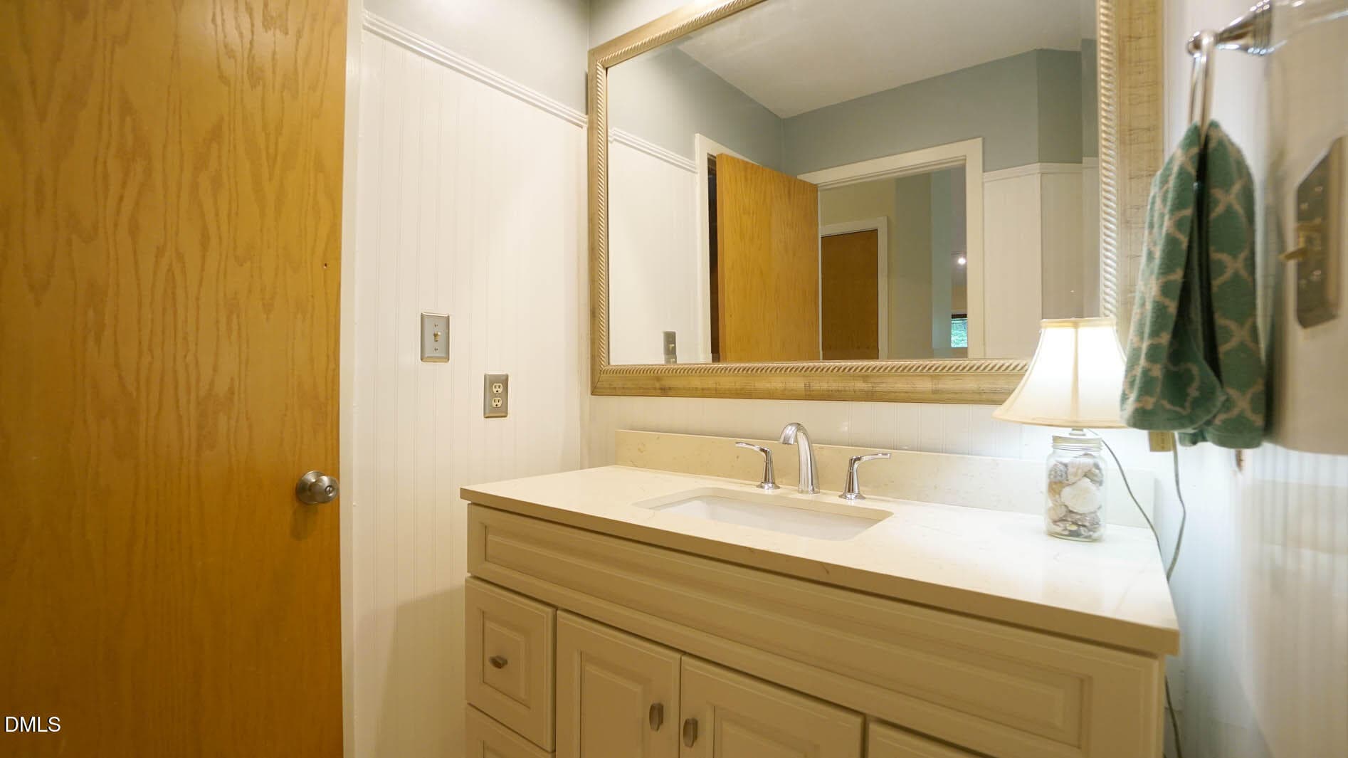 Guest Bath - 818 Lake Forest Drive, Raleigh, NC 27615, Raleigh