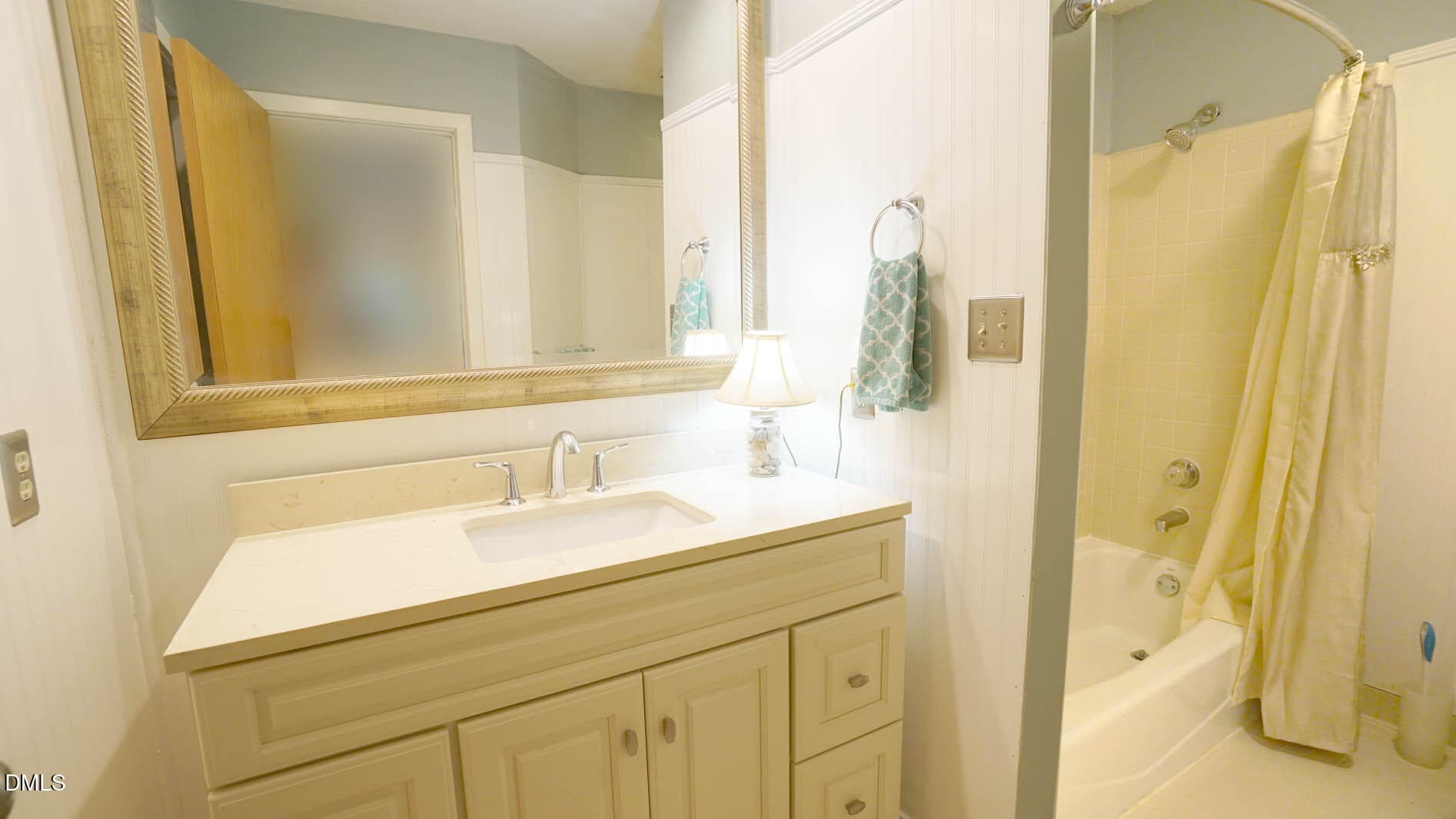 Guest Bath - 818 Lake Forest Drive, Raleigh, NC 27615, Raleigh