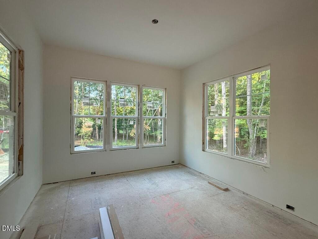 7 - Casual Dining (Medium) - 333 Black Caviar Way, Raleigh, NC 27603, Raleigh