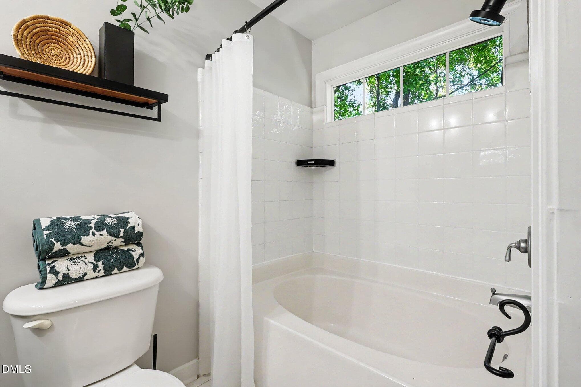 Primary En-Suite Bath - 2243 Bellaire Avenue, Raleigh, NC 27608, Raleigh