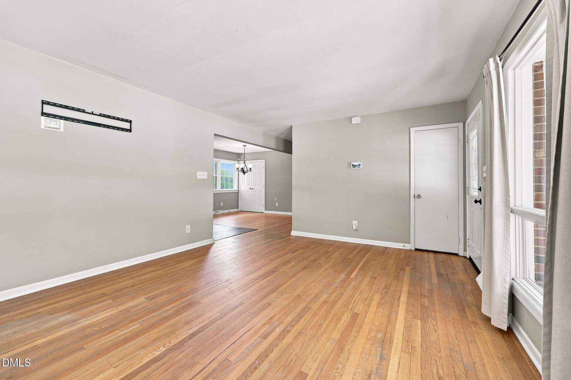 6-web-or-mls-6S8A8422 - 2405 Denver Drive, Greensboro, NC 27406