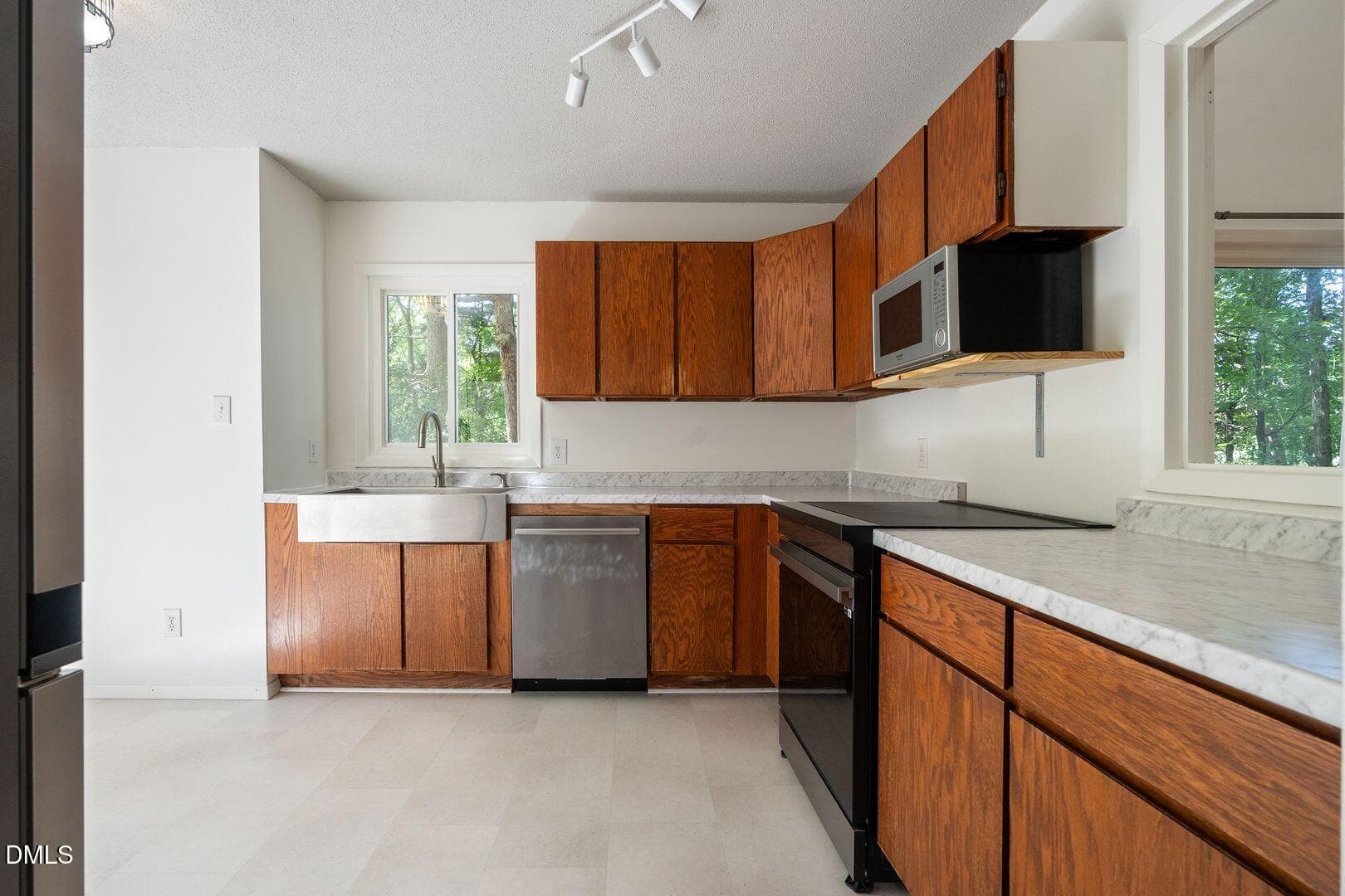 large (1) - 30 Benchmark, Pittsboro, NC 27312