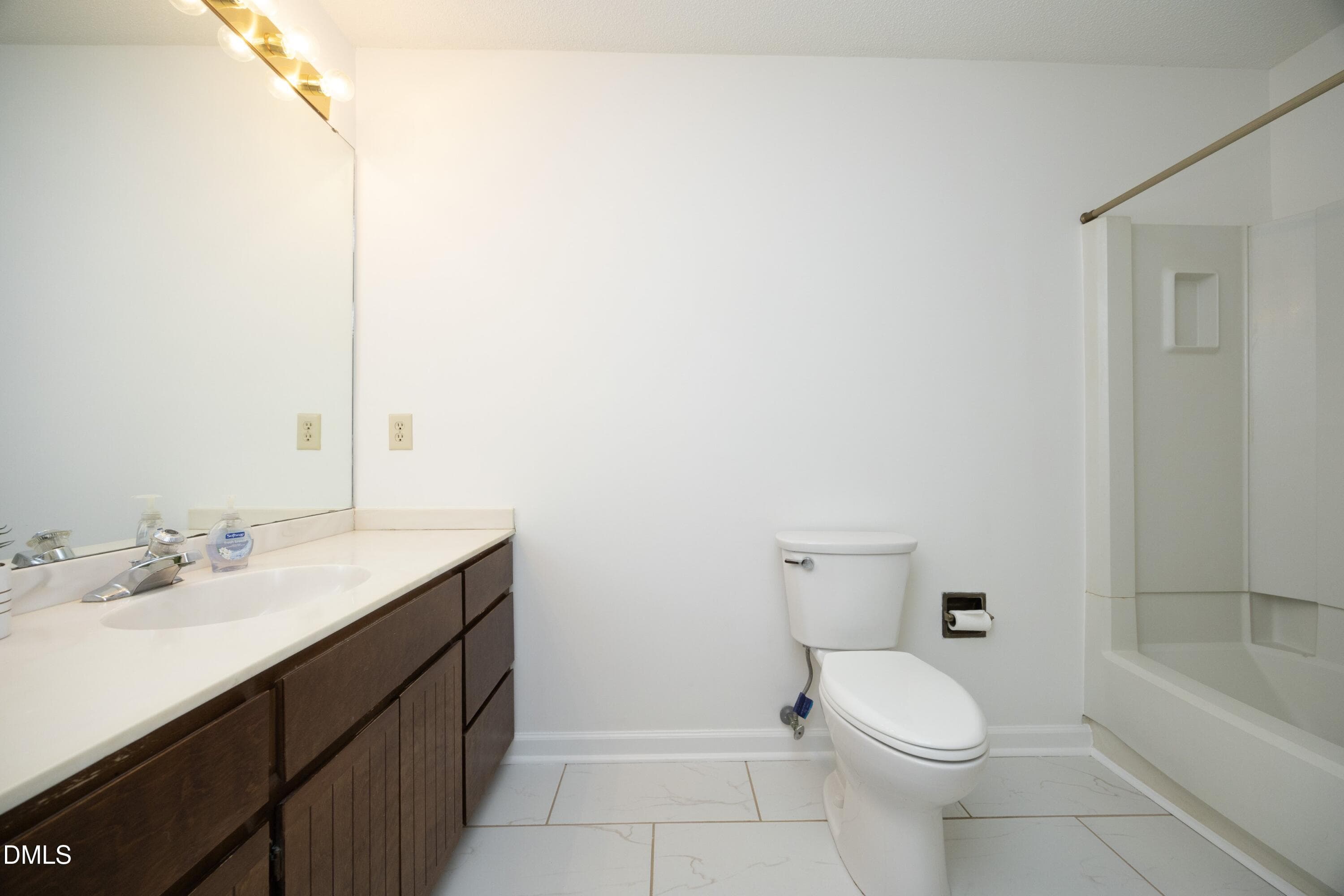 35FullBath (2) - 3004 Rue Sans Famille, Raleigh, NC 27607, Raleigh
