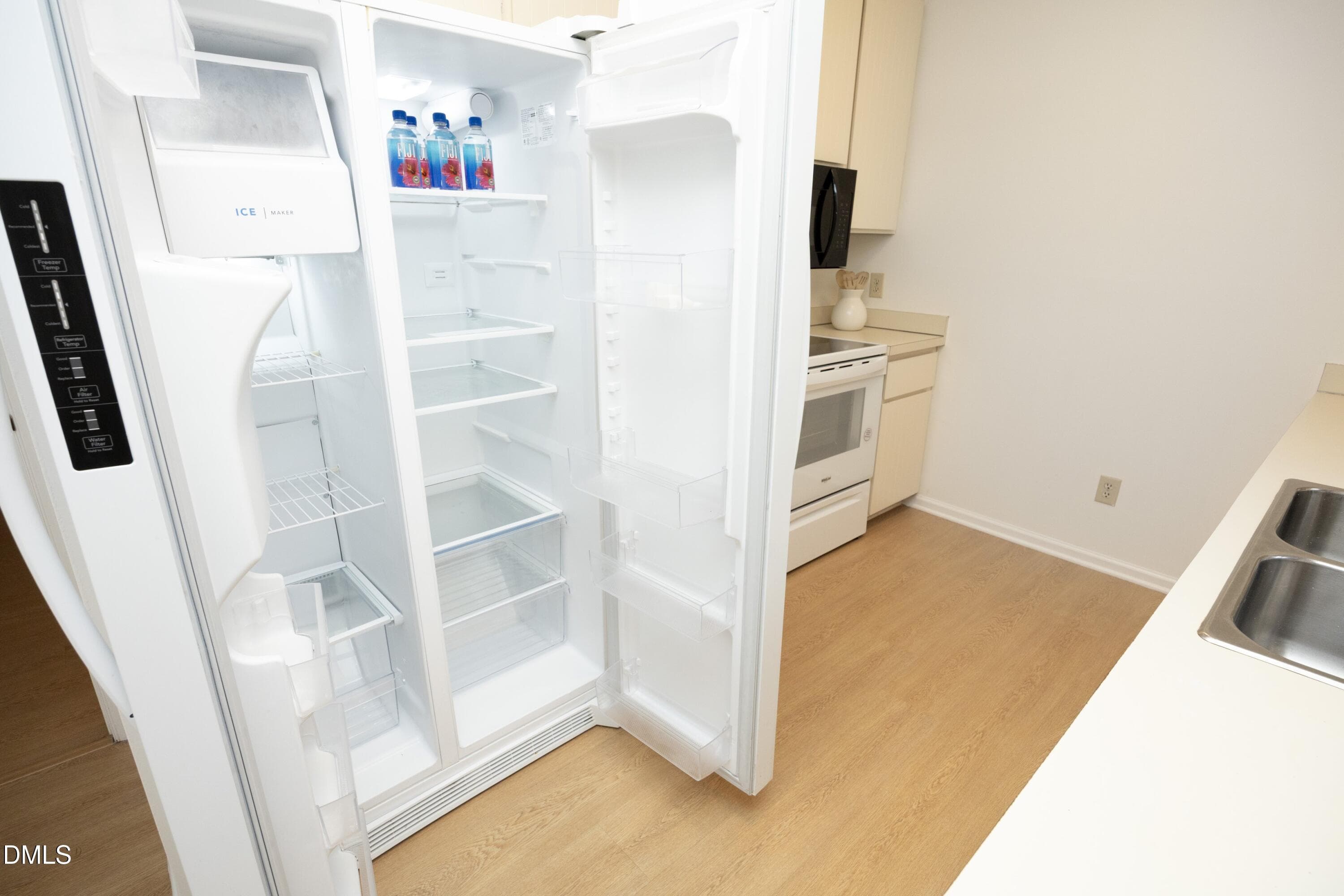 25Fridge - 3004 Rue Sans Famille, Raleigh, NC 27607, Raleigh