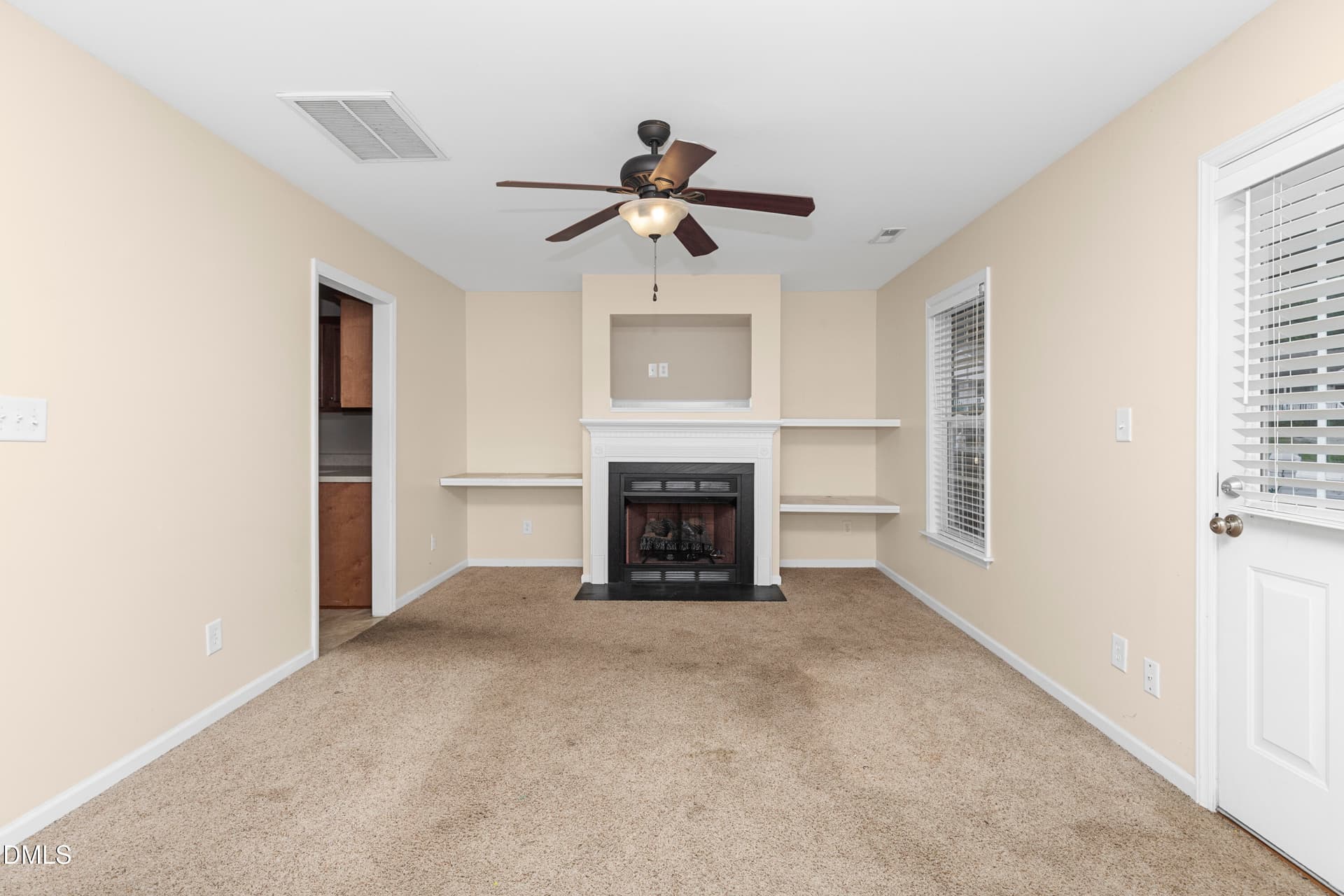 Living - 103 Gatwick Court, Clayton, NC 27520