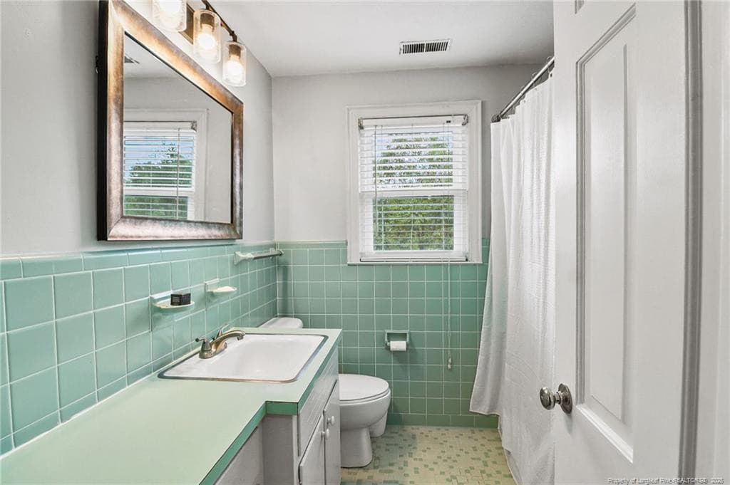 Guest bathroom upstairs - 444 Holly Lane, Fayetteville, NC 28305, Fayetteville