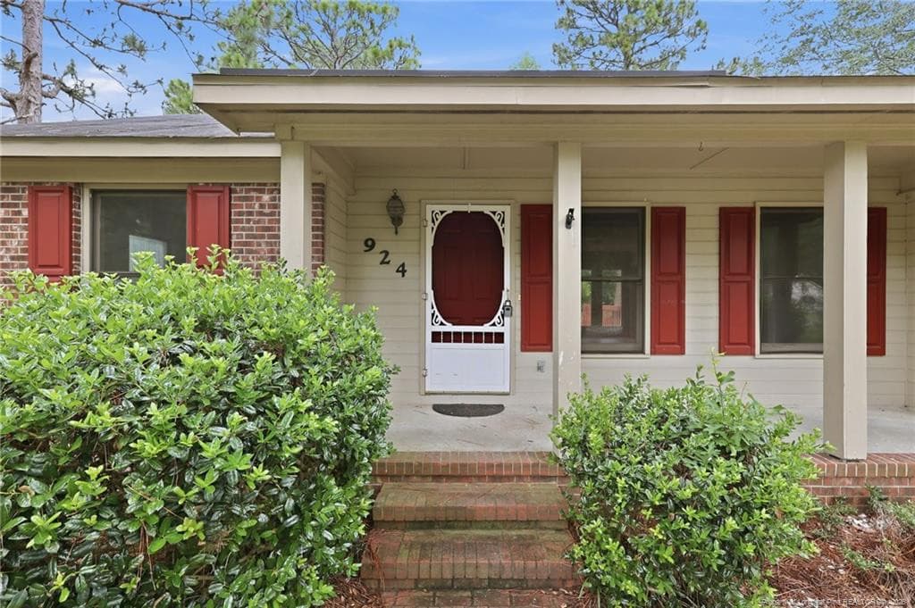Photo 1 - 924 E Winds Lane, Fayetteville, NC 28311, Fayetteville