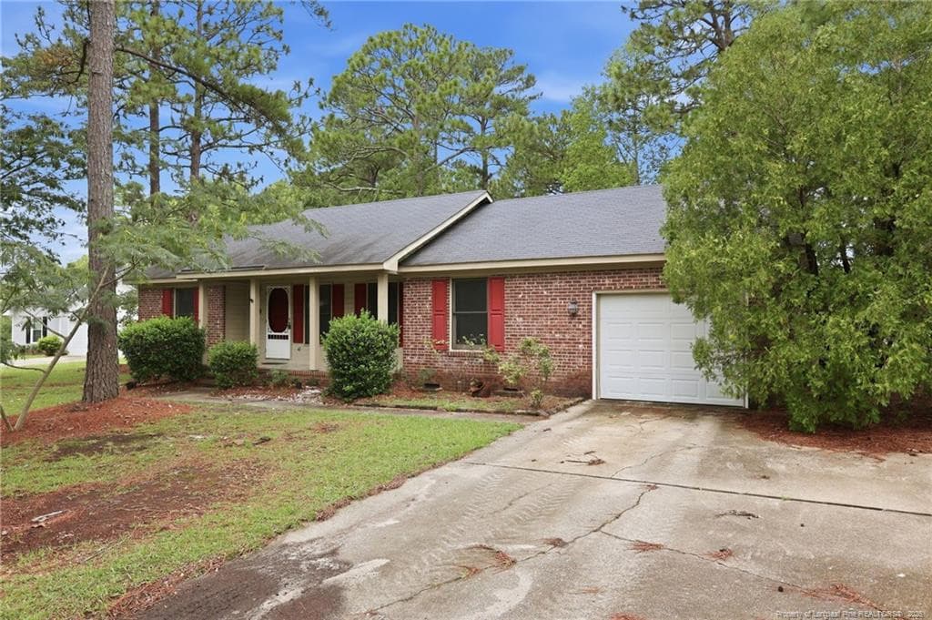 Photo 4 - 924 E Winds Lane, Fayetteville, NC 28311, Fayetteville