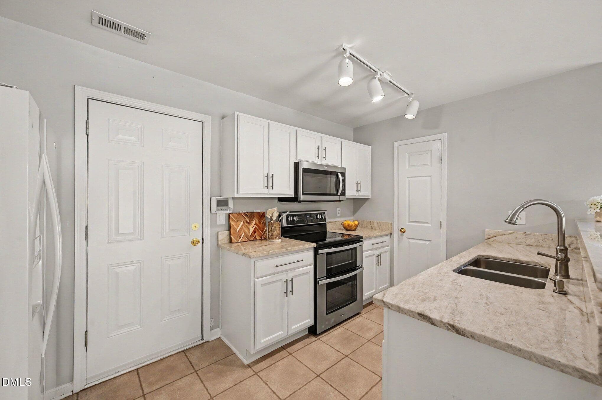 kitchen 2 - 1207 Orchard Oriole Lane, Durham, NC 27713, Durham