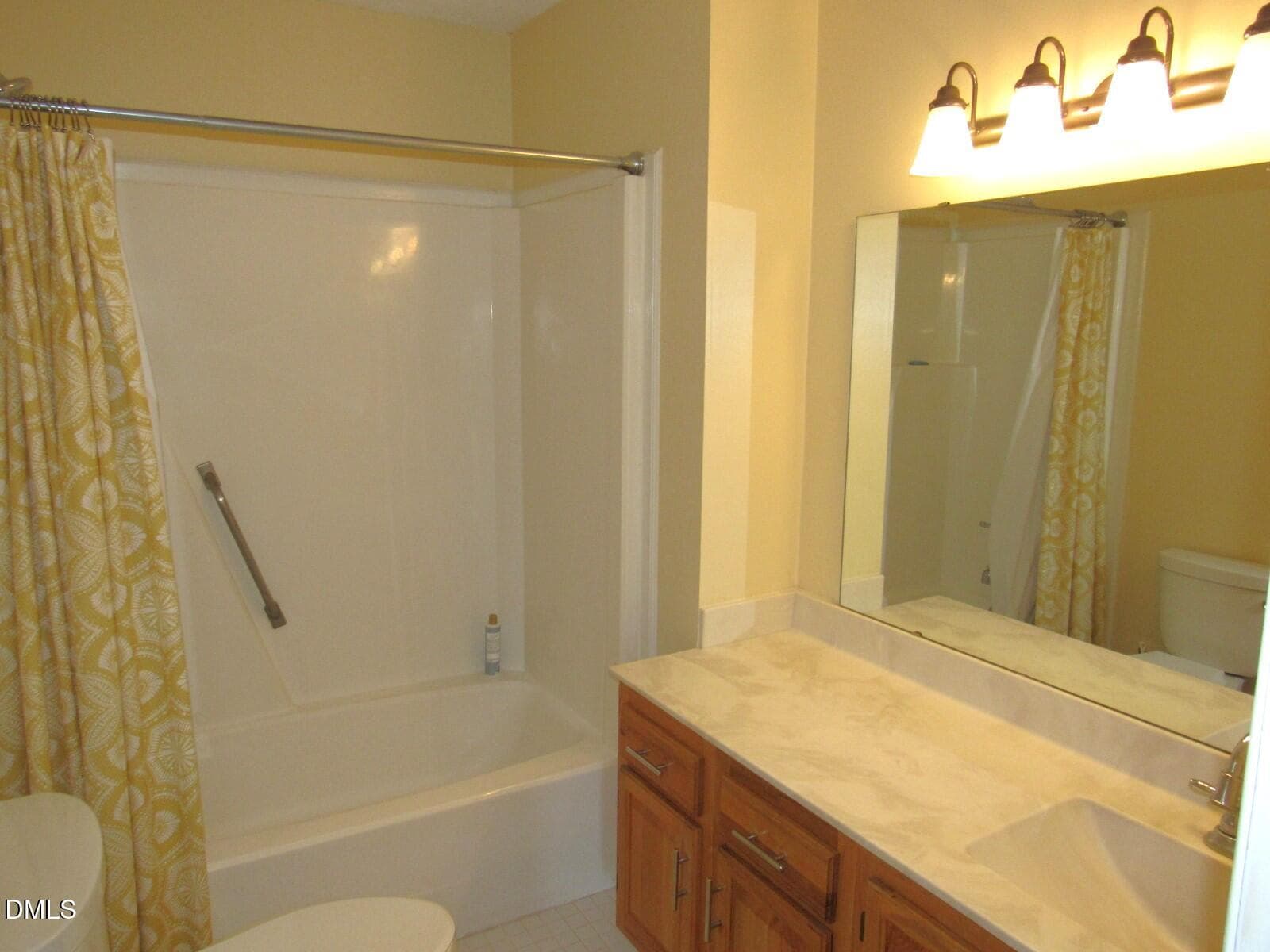 Guest bath - 1290 Spring Valley Road, Henderson, NC 27537, Henderson