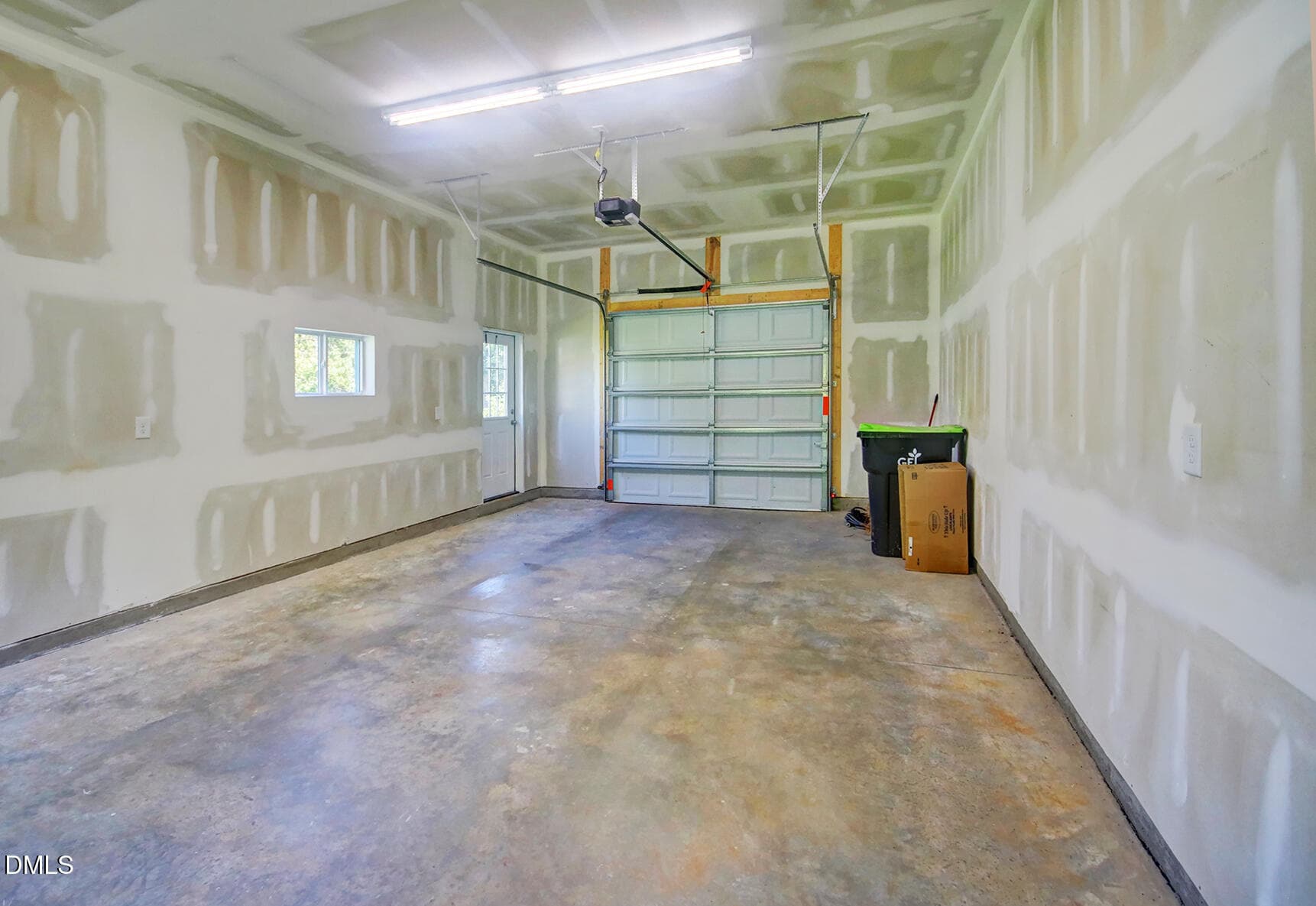 Insulated Garage - 132 N State Street, Haw River, NC 27258, Haw River