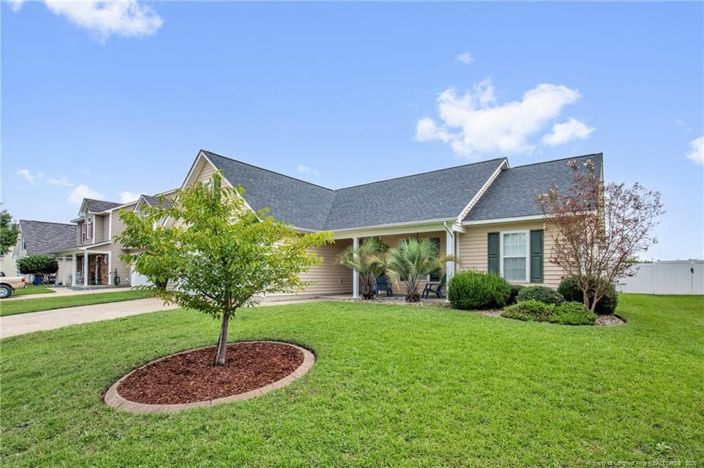 Photo 2 - 507 Fairfield Circle, Raeford, NC 28376, Raeford