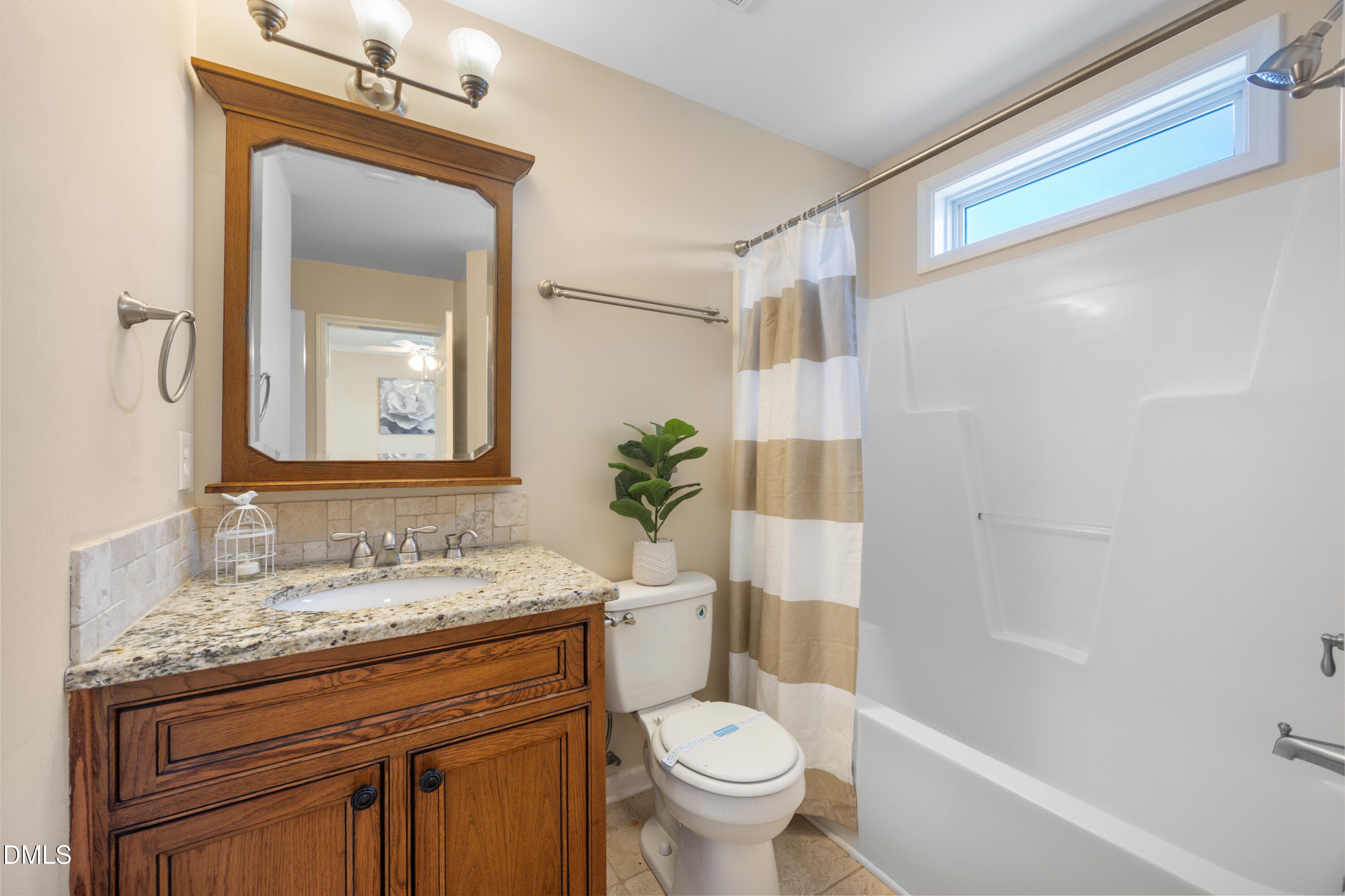 Connecting bath - 5525 Keowee Way, Raleigh, NC 27616, Raleigh