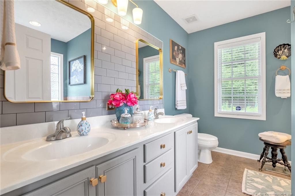 Downstairs Owners Bath - 408 Allegiance Street, Raeford, NC 28376, Raeford