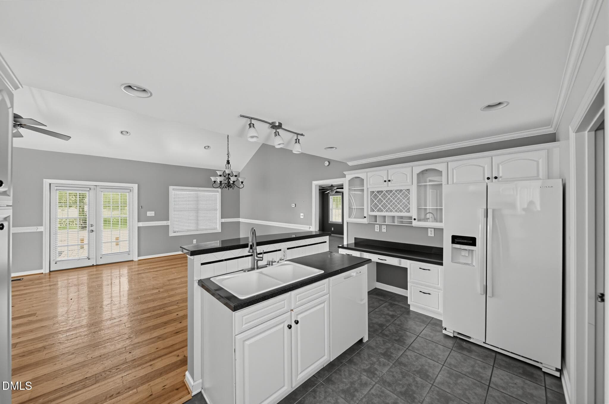 04_1108_Greenmeade_Ct-Kitchen-0117 - 1108 Greenmeade Court, Greenville, NC 27858