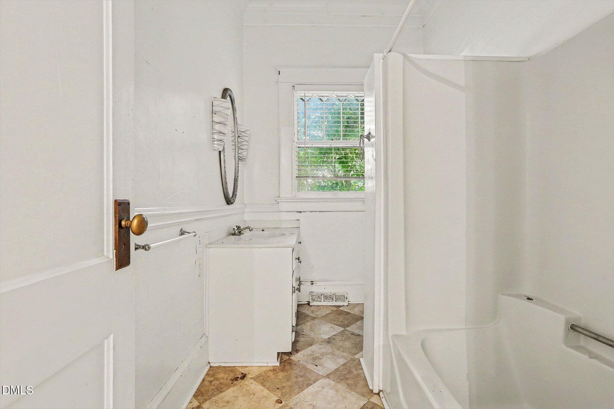 023_file_6733 - 202 N Green Street, Selma, NC 27576