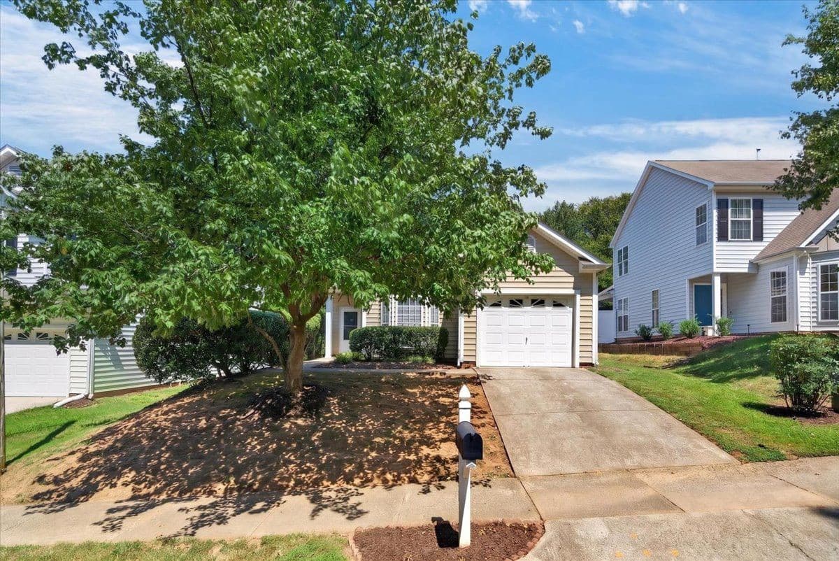 04-5045DeltaLakeDrRaleigh_004.jpg - 5045 Delta Lake Drive, Raleigh, NC 27612, Raleigh