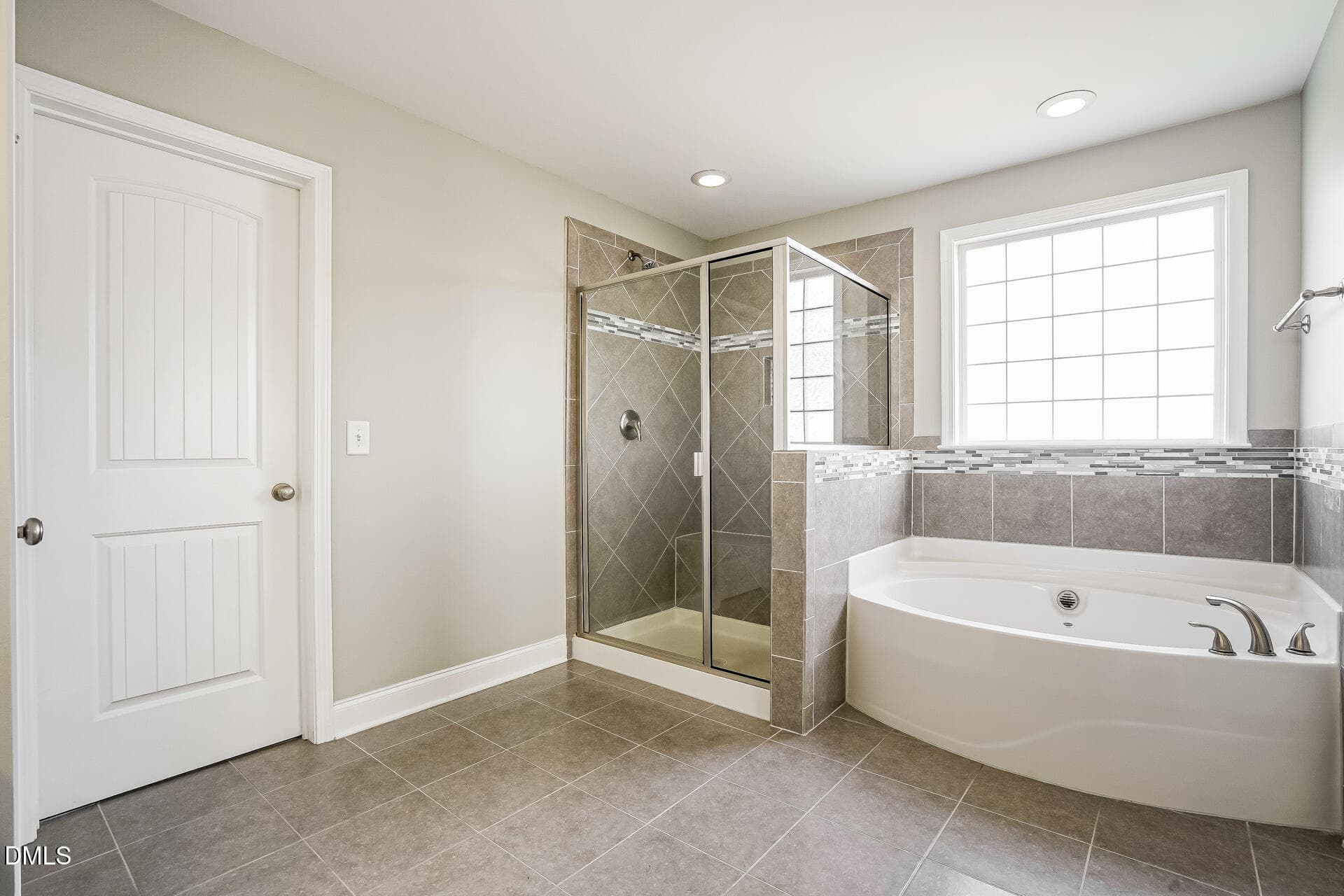 014 - Main Bathroom - 4148 Weavers Pond Drive, Zebulon, NC 27597